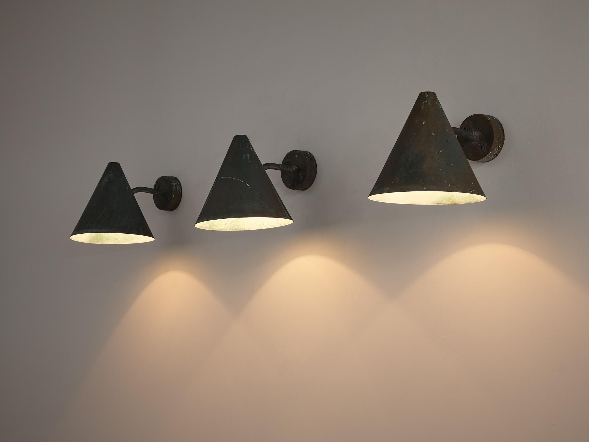 Hans-Agne Jakobsson for Hans-Agne Jakobsson AB in Markaryd, wall lights ‘Tratten’, copper, Sweden, 1950s

Set of cone-shaped wall lights designed by Hans-Agne Jakobsson for AB Markaryd, in beautifully patinated copper with an off-white inside. The