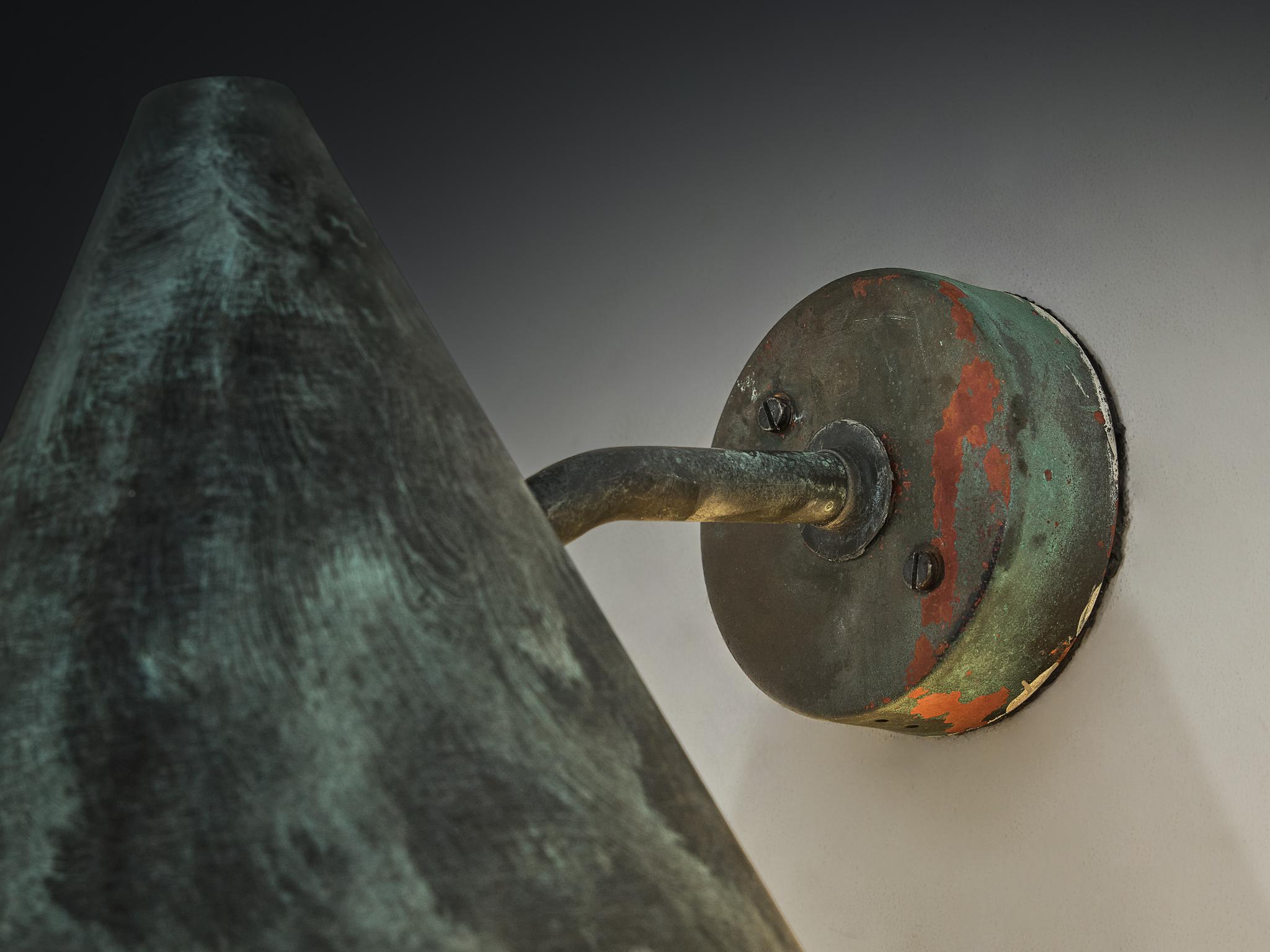 Milieu du XXe siècle Applique « Tratten » de Hans-Agne Jakobsson en cuivre patiné en vente