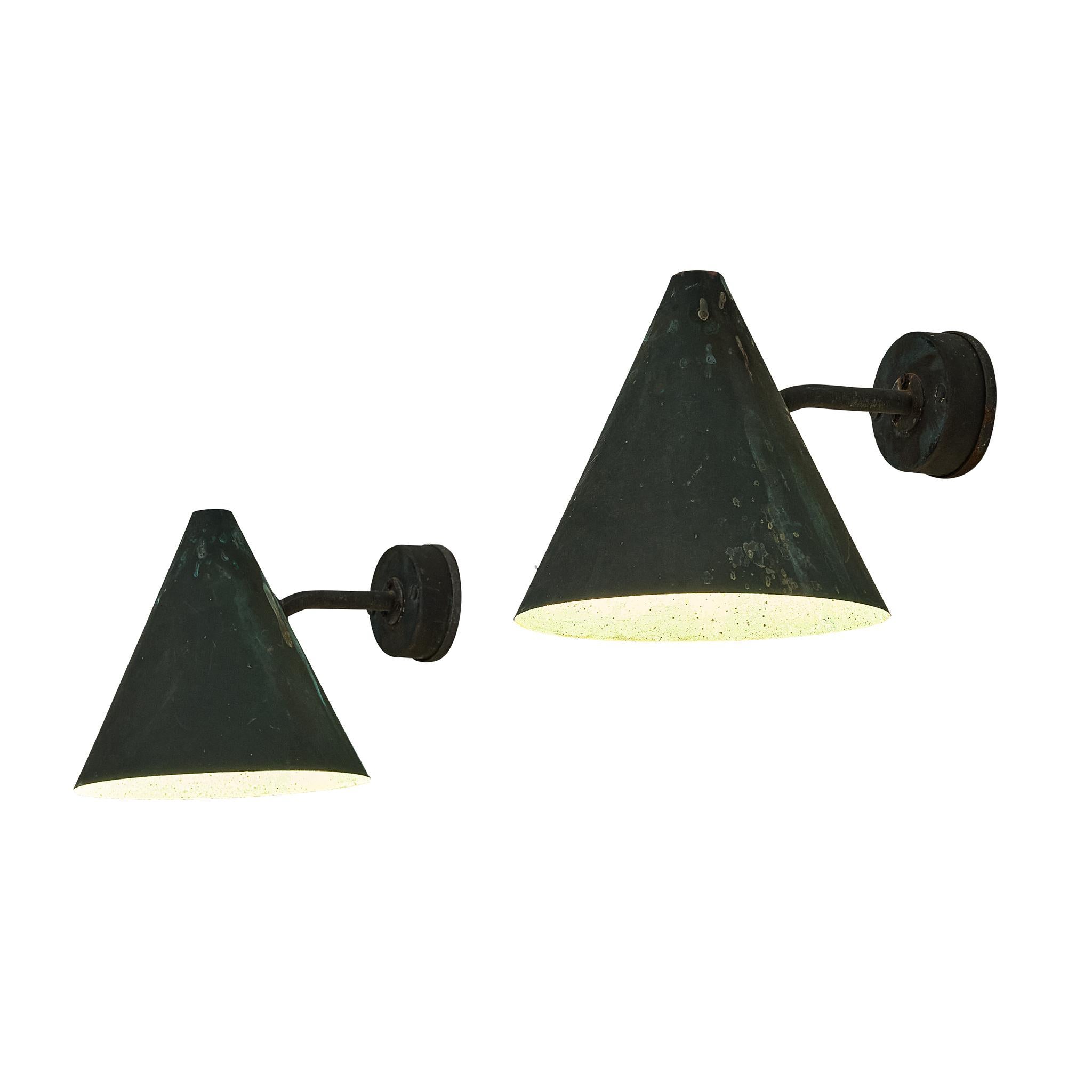 Apliques 
Tratten
 de Hans-Agne Jakobsson en cobre patinado