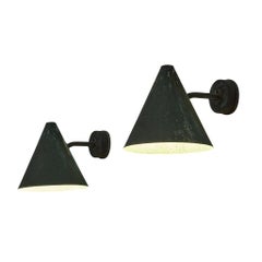 Apliques 
Tratten
 de Hans-Agne Jakobsson en cobre patinado