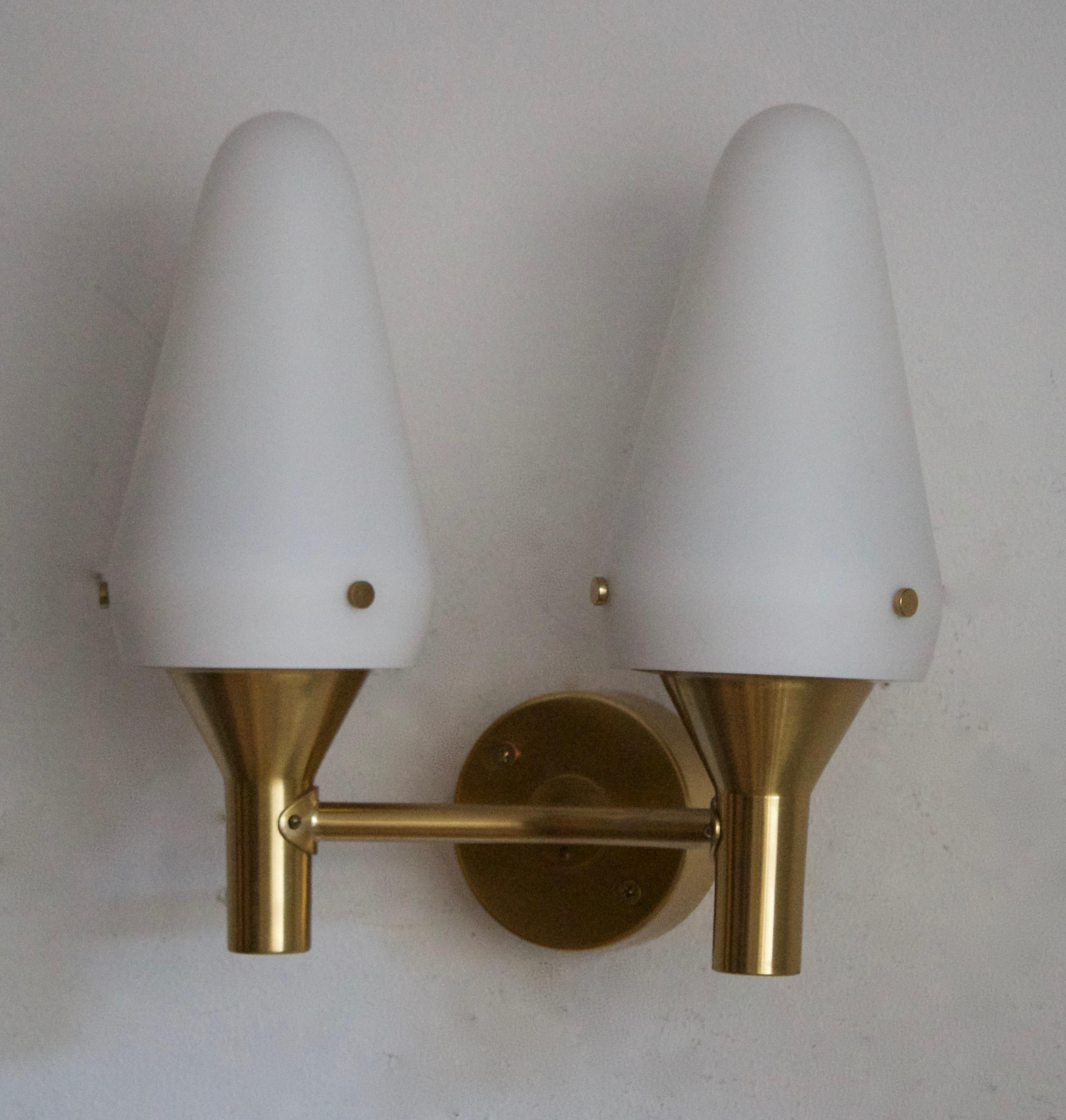 Mid-Century Modern Hans-Agne Jakobsson, Two-Armed Wall Light, Brass, Glass, Sweden, c. 1970s For Sale