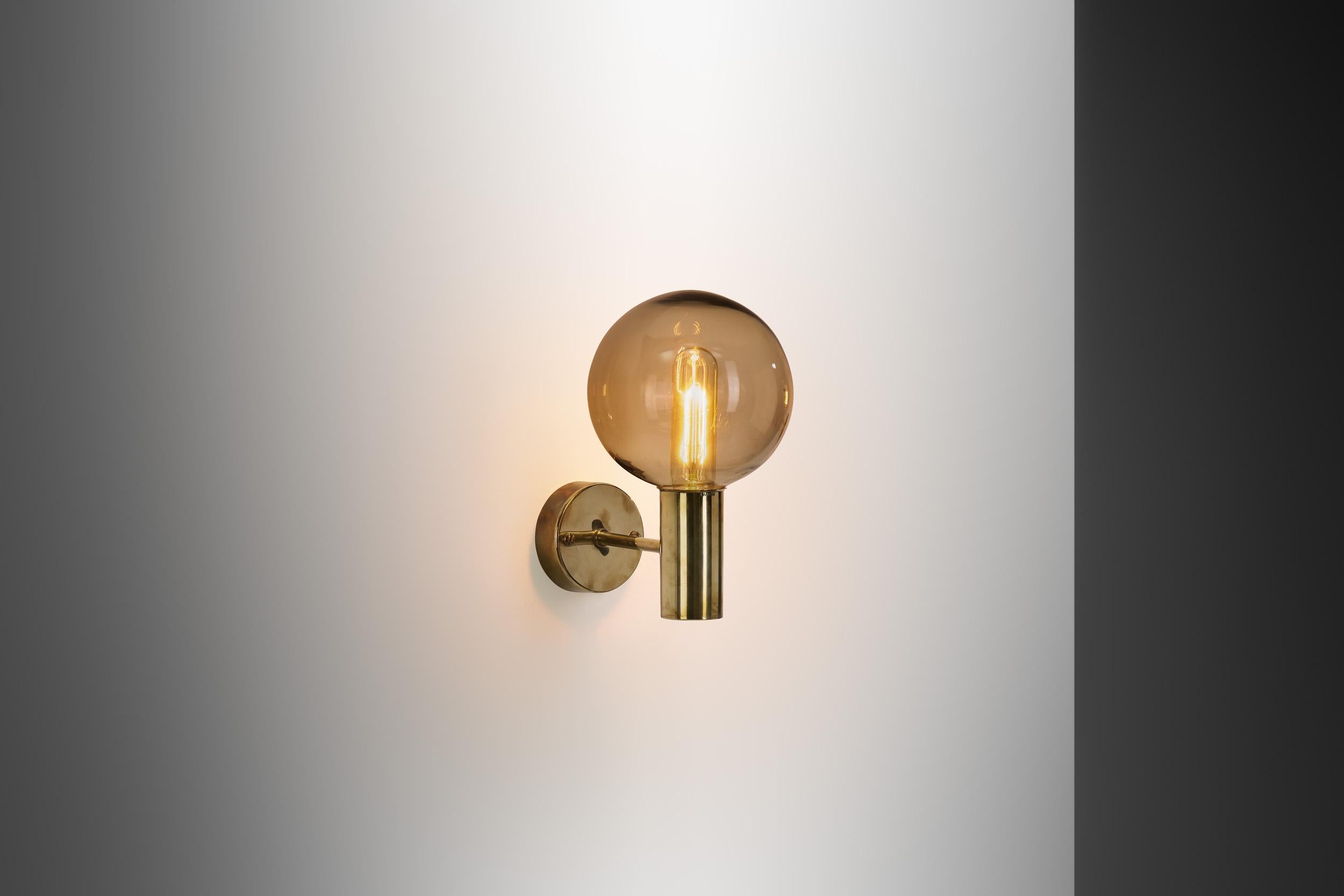 While Hans-Agne Jakobsson designed and produced various types of furniture, his lighting received greater international attention, and not without good reason. As this “V-149” wall sconce showcases, the Swedish  designer mastered both the direction