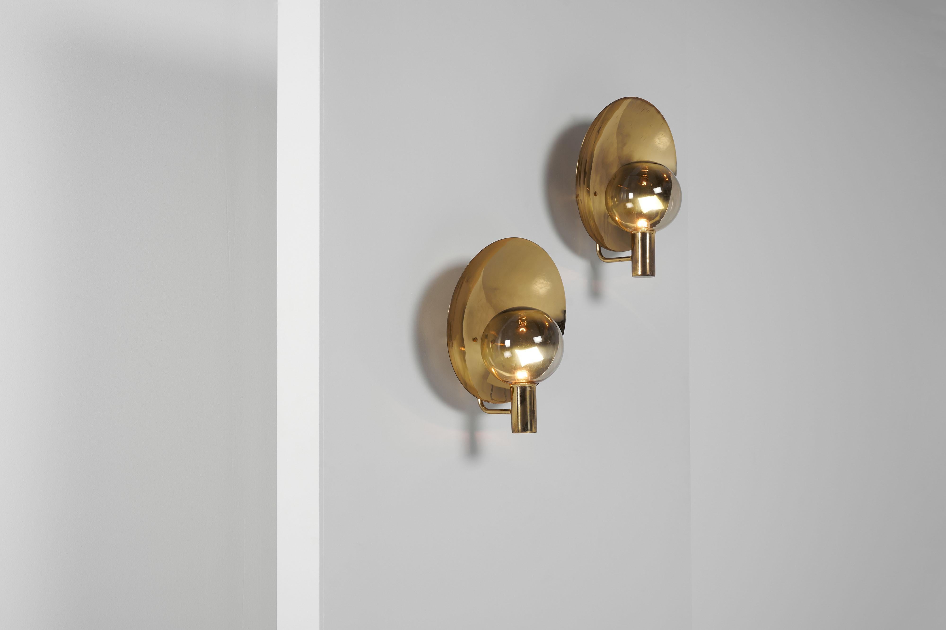 Highly decorative pair of models V-180 sconces designed by Hans Agne Jakobsson (1919-2009) and manufactured by his own company Hans Agne Jakobsson AB in Markaryd, weden 1959. These well executed wall lamps were designed in the golden age of