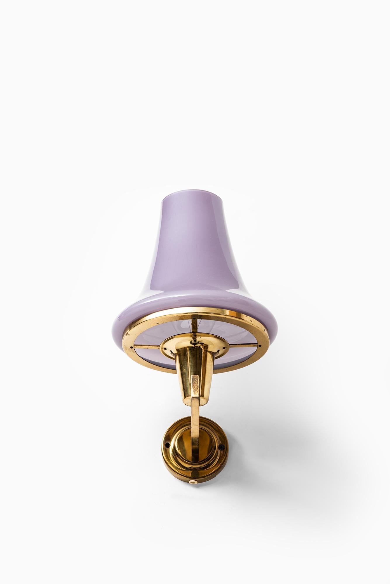 Swedish Hans-Agne Jakobsson Wall Lamp Model V-241 in Brass and Purple Glass