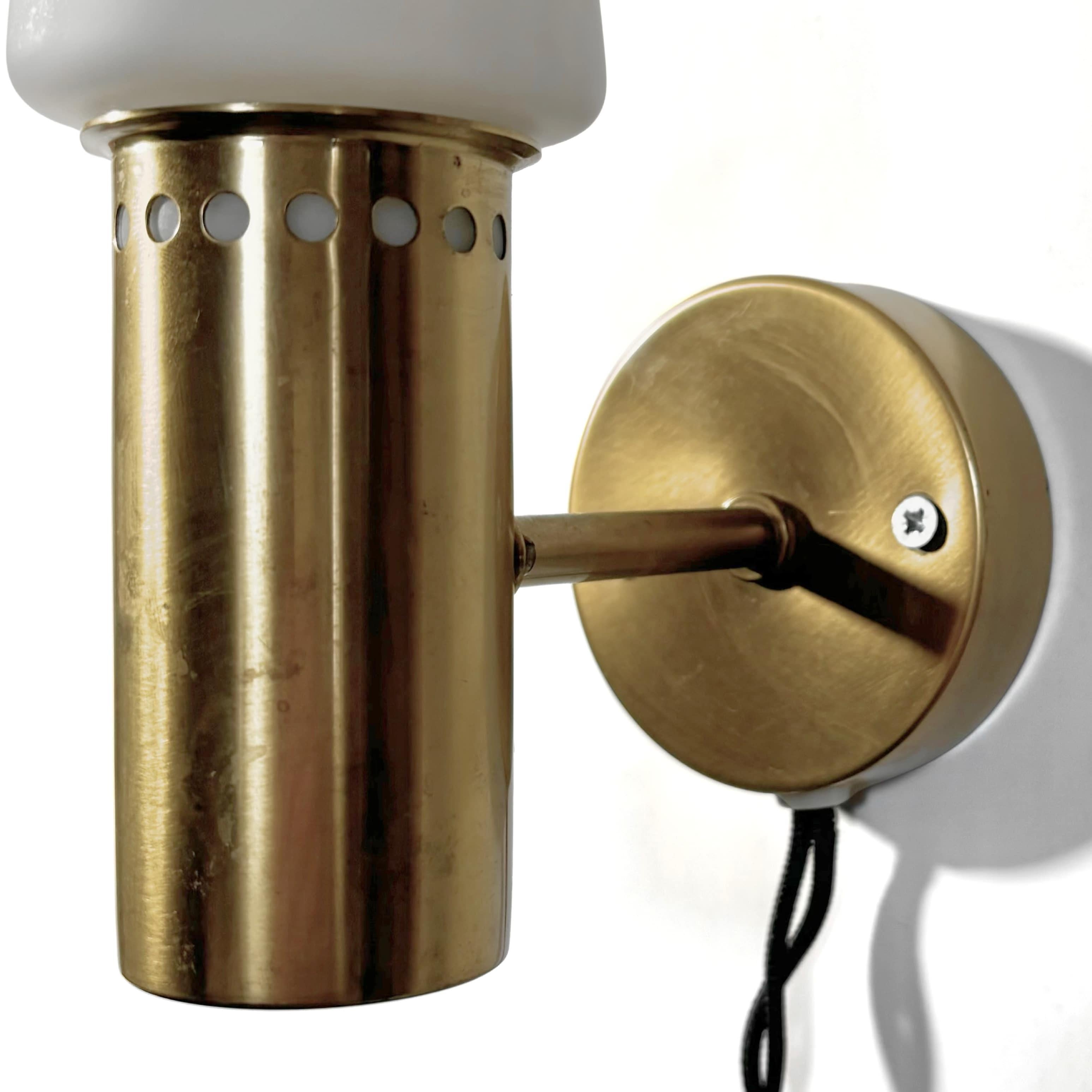 Hans-Agne Jakobsson-Wandleuchte S-1987, Messing und Opalglas, Schweden, 1960er Jahre im Angebot 2