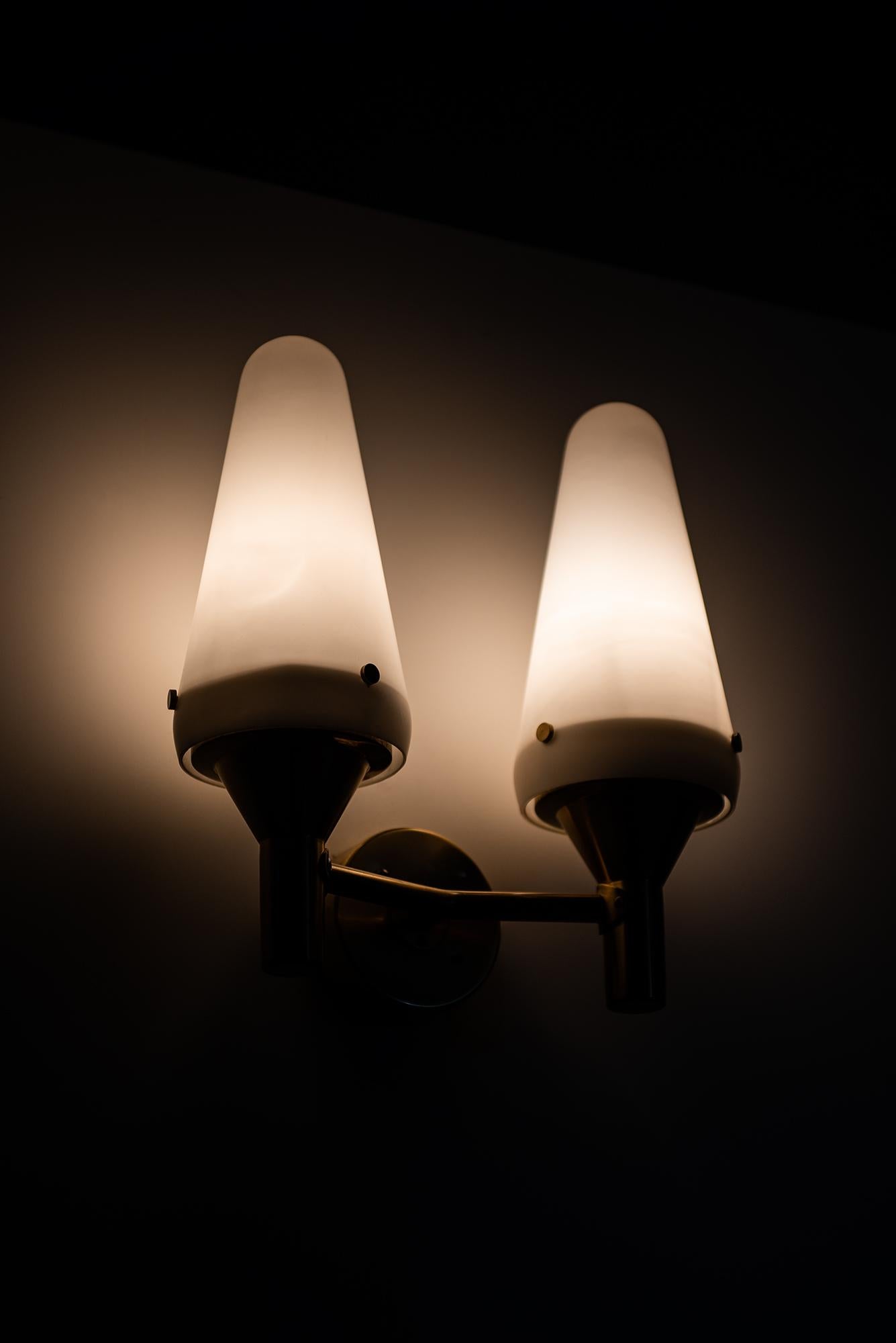Hans-Agne Jakobsson Wall Lamps in Brass and Opaline Glass In Good Condition In Limhamn, Skåne län