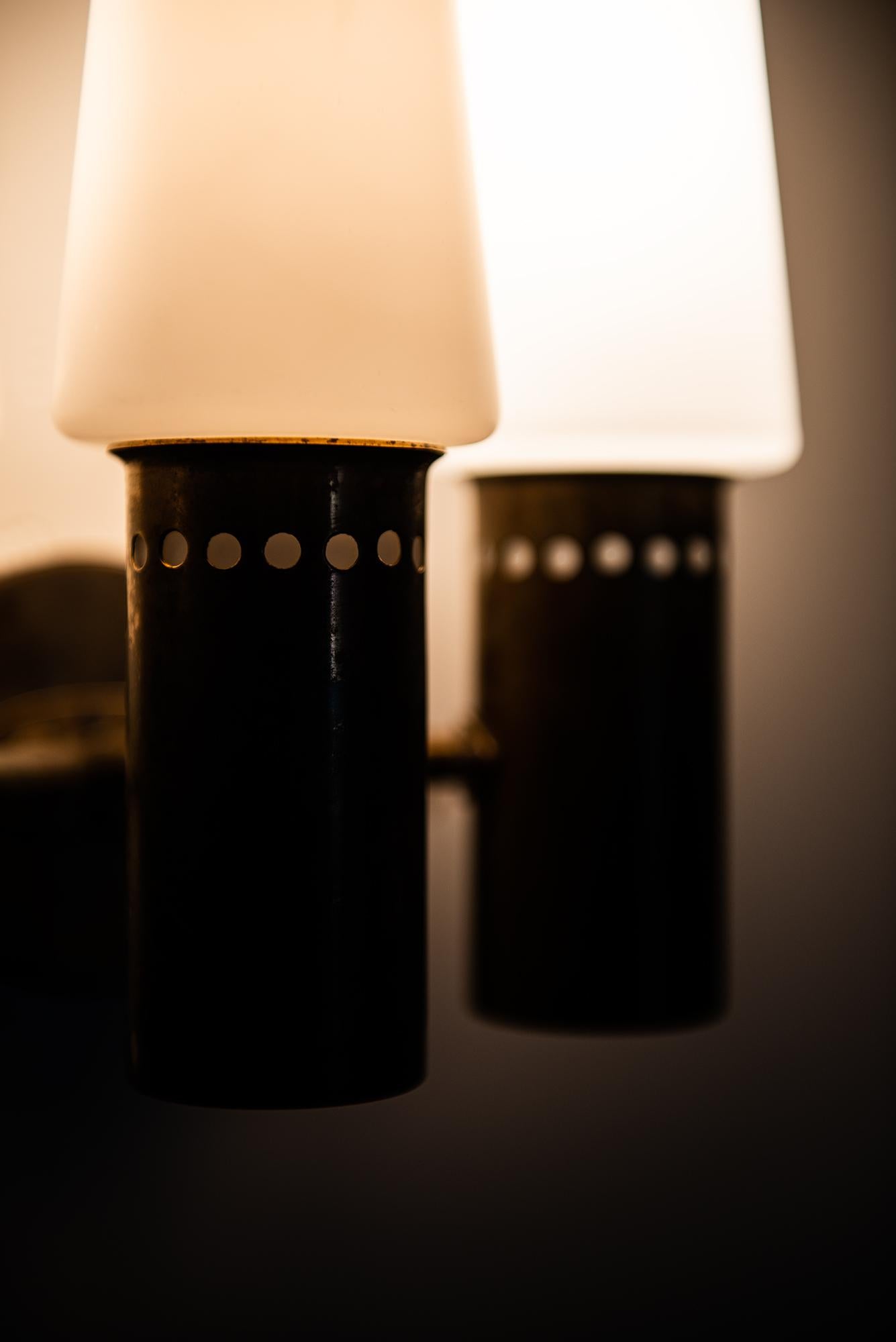 Hans-Agne Jakobsson Wall Lamps Model S-1987/3 in Brass and Opaline Glass In Good Condition In Limhamn, Skåne län