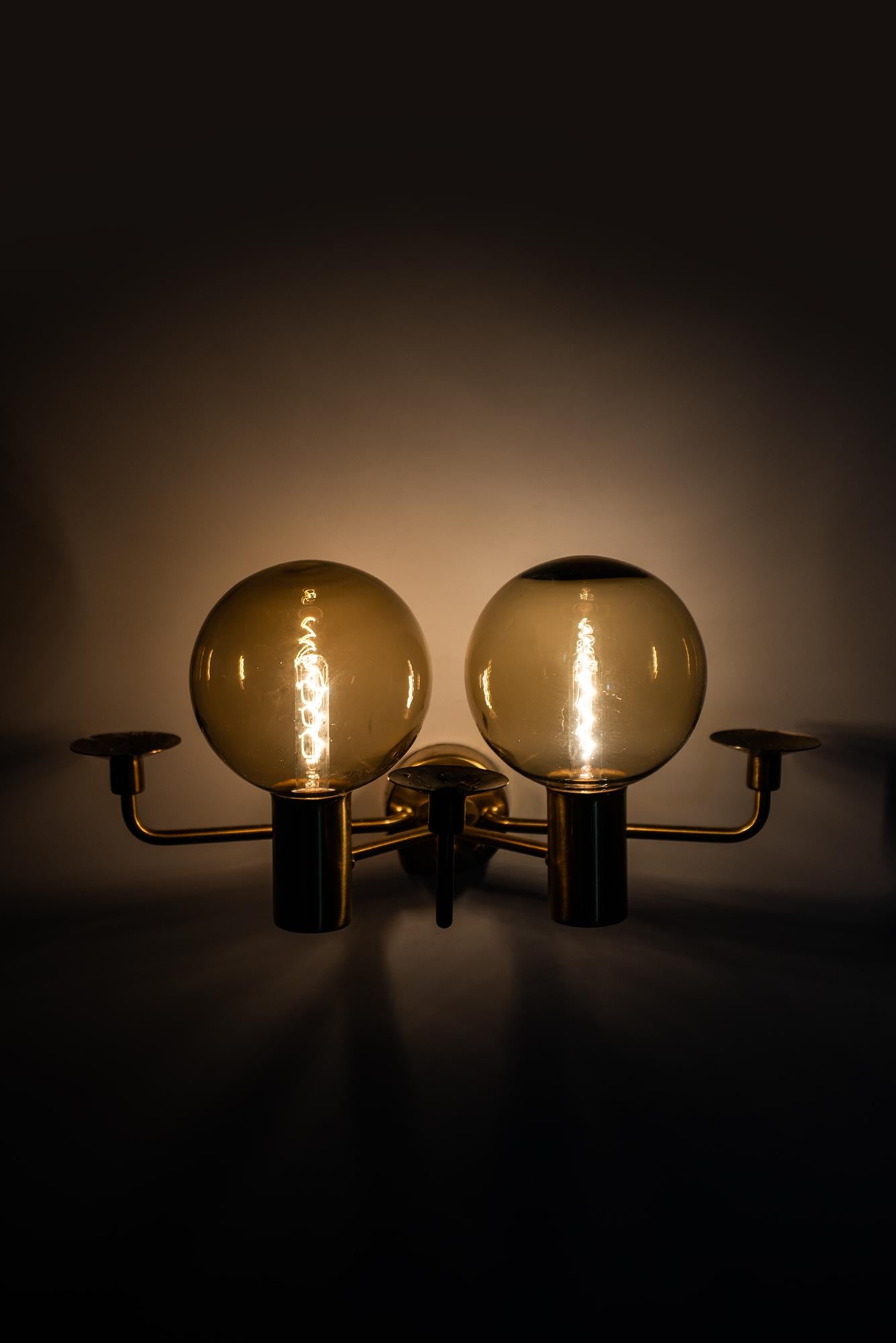 Hans-Agne Jakobsson Wall Lamps Model V-149/2 in Brass and Glass For Sale 1