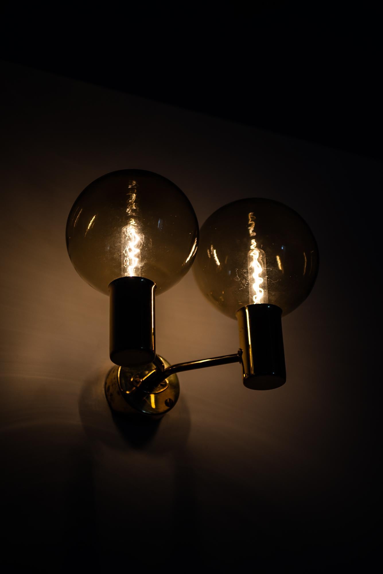 Hans-Agne Jakobsson Wall Lamps Model V-149 in Brass and Glass In Good Condition For Sale In Limhamn, Skåne län