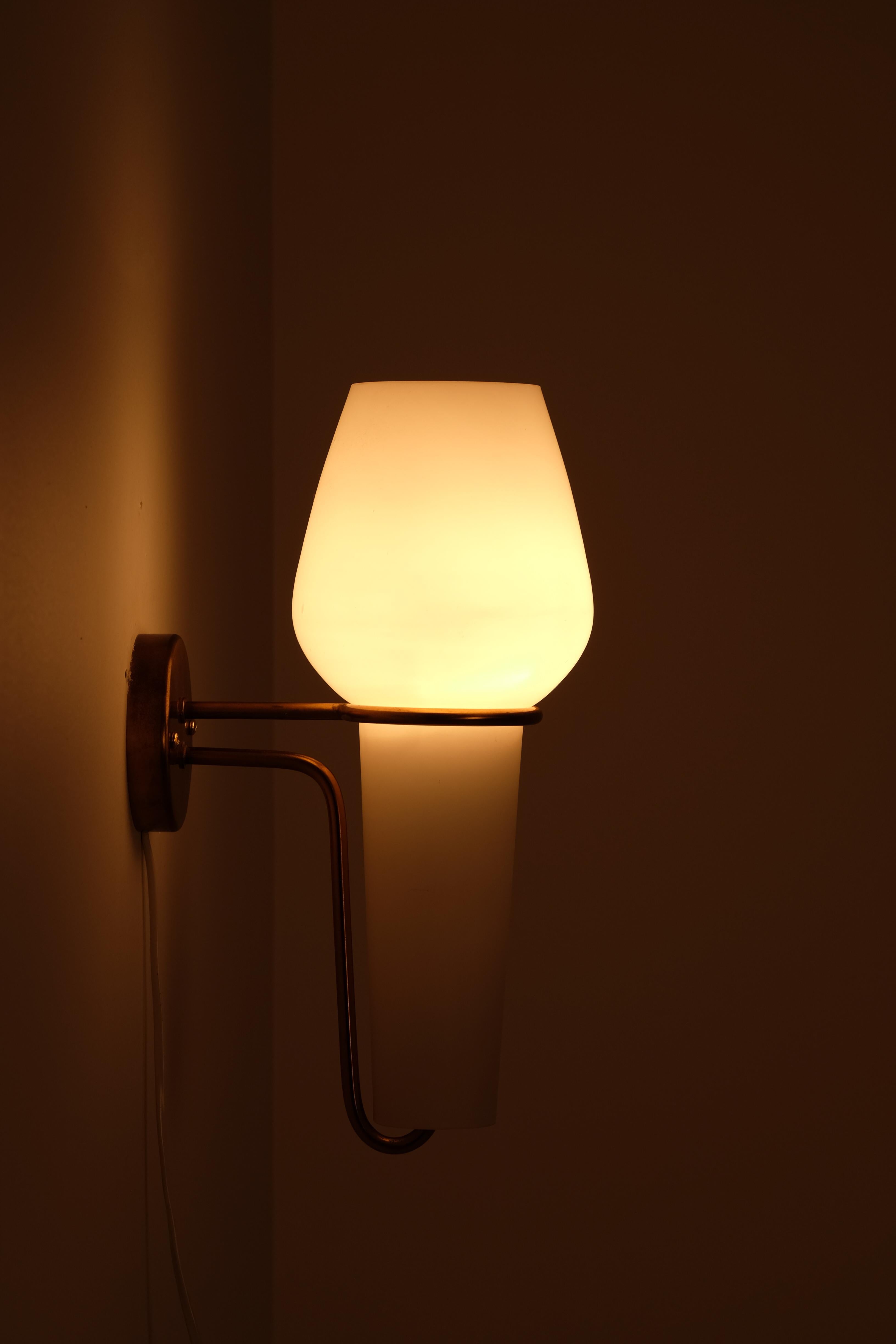 Opaline glass wall light produced and designed by Hans-Agne Jakobsson, Markaryd, Sweden, 1950s.
Height: 35 cm