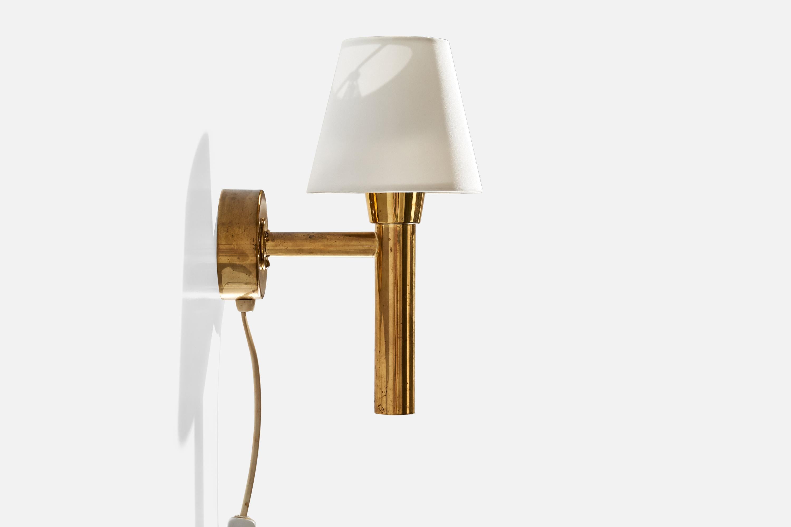 Scandinave moderne Applique murale Hans-Agne Jakobsson, laiton, tissu, Suède, années 1960 en vente