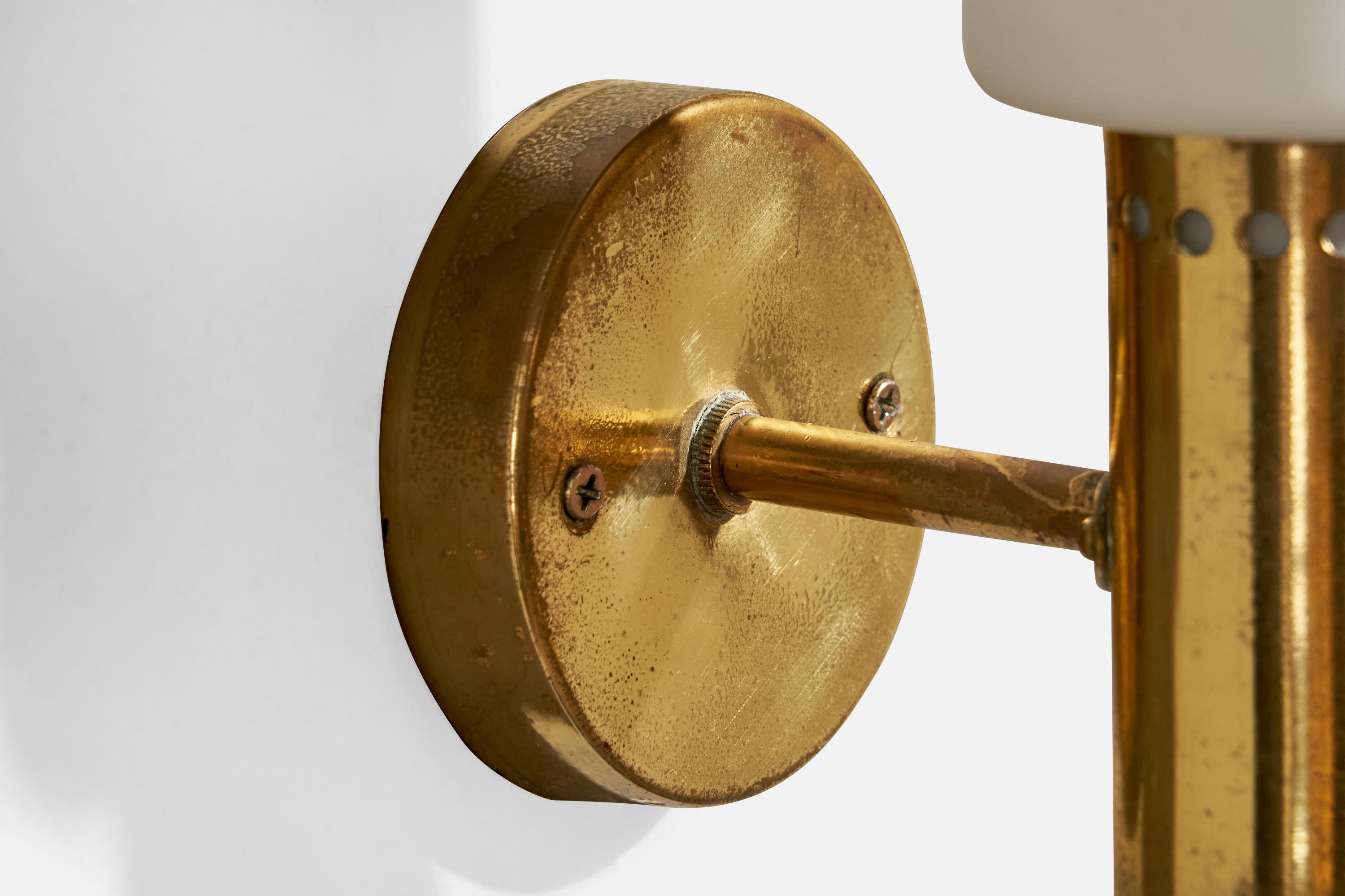 Hans-Agne Jakobsson, Wall Light, Brass, Glass, Sweden, 1960s In Good Condition For Sale In High Point, NC
