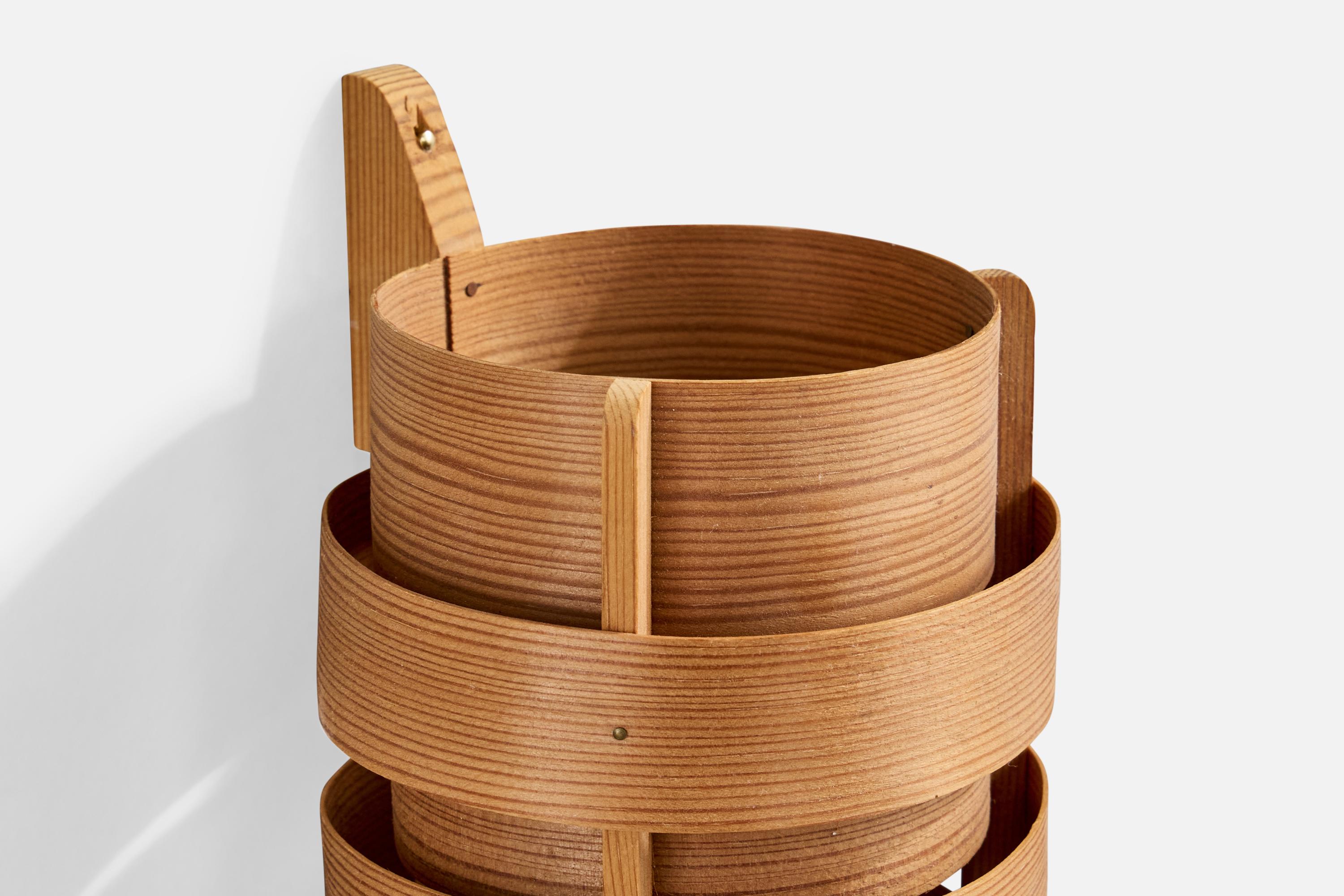 Hans-Agne Jakobsson, Wall Light, Pine, Sweden, 1970s In Good Condition For Sale In High Point, NC