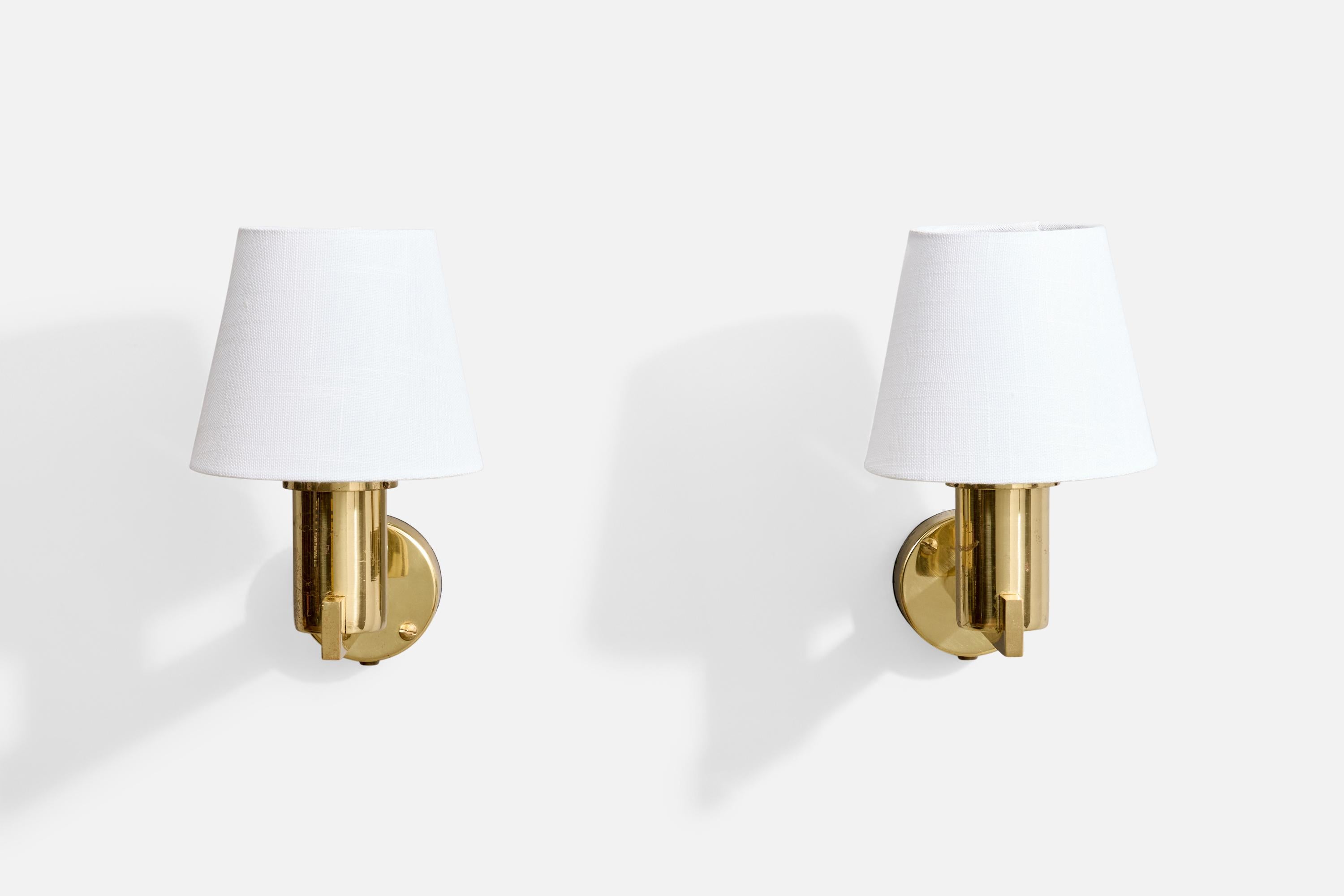 Mid-Century Modern Hans-Agne Jakobsson, Wall Lights, Brass, Fabric, Sweden, 1960s en vente