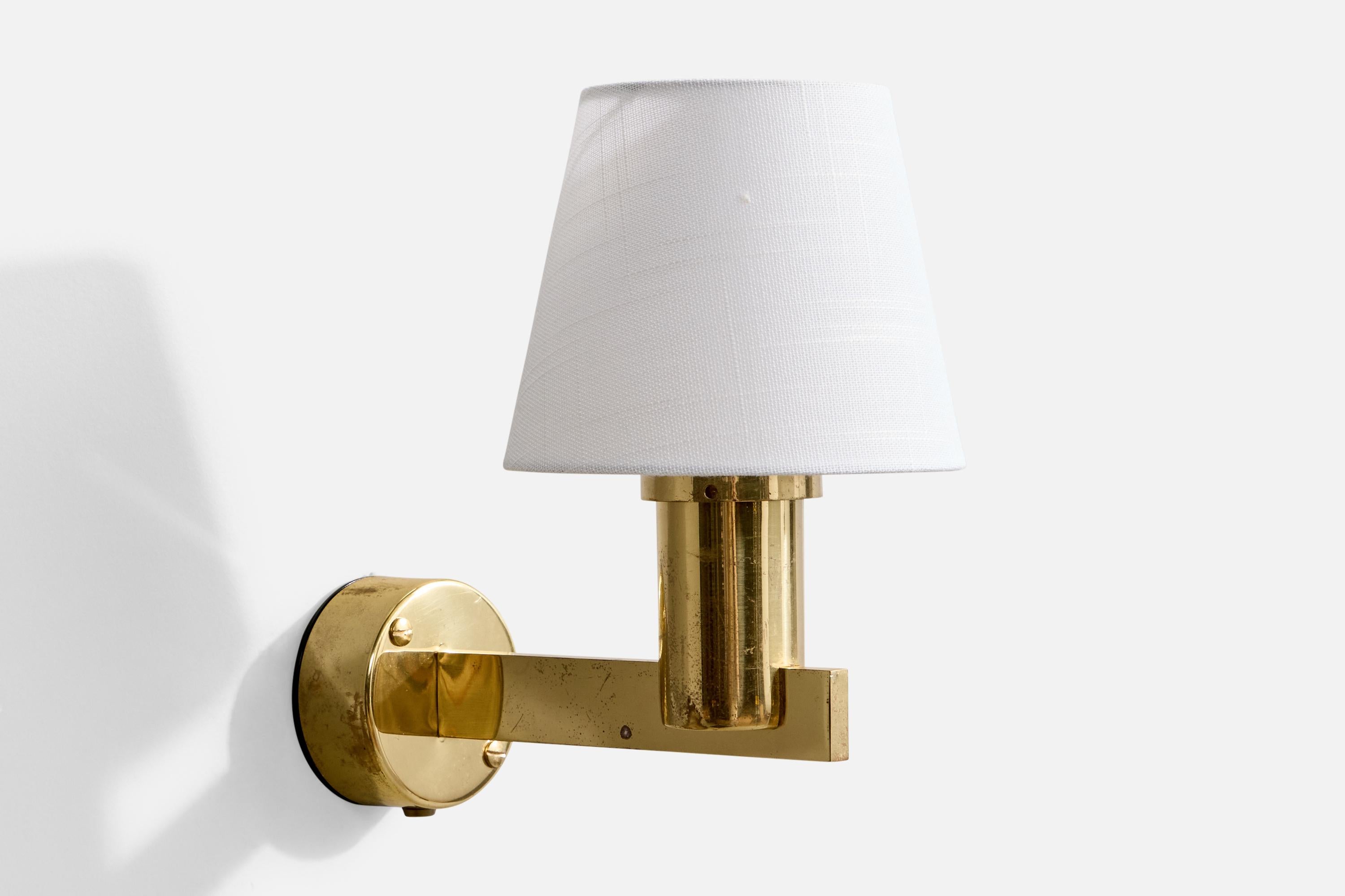 Suédois Hans-Agne Jakobsson, Wall Lights, Brass, Fabric, Sweden, 1960s en vente
