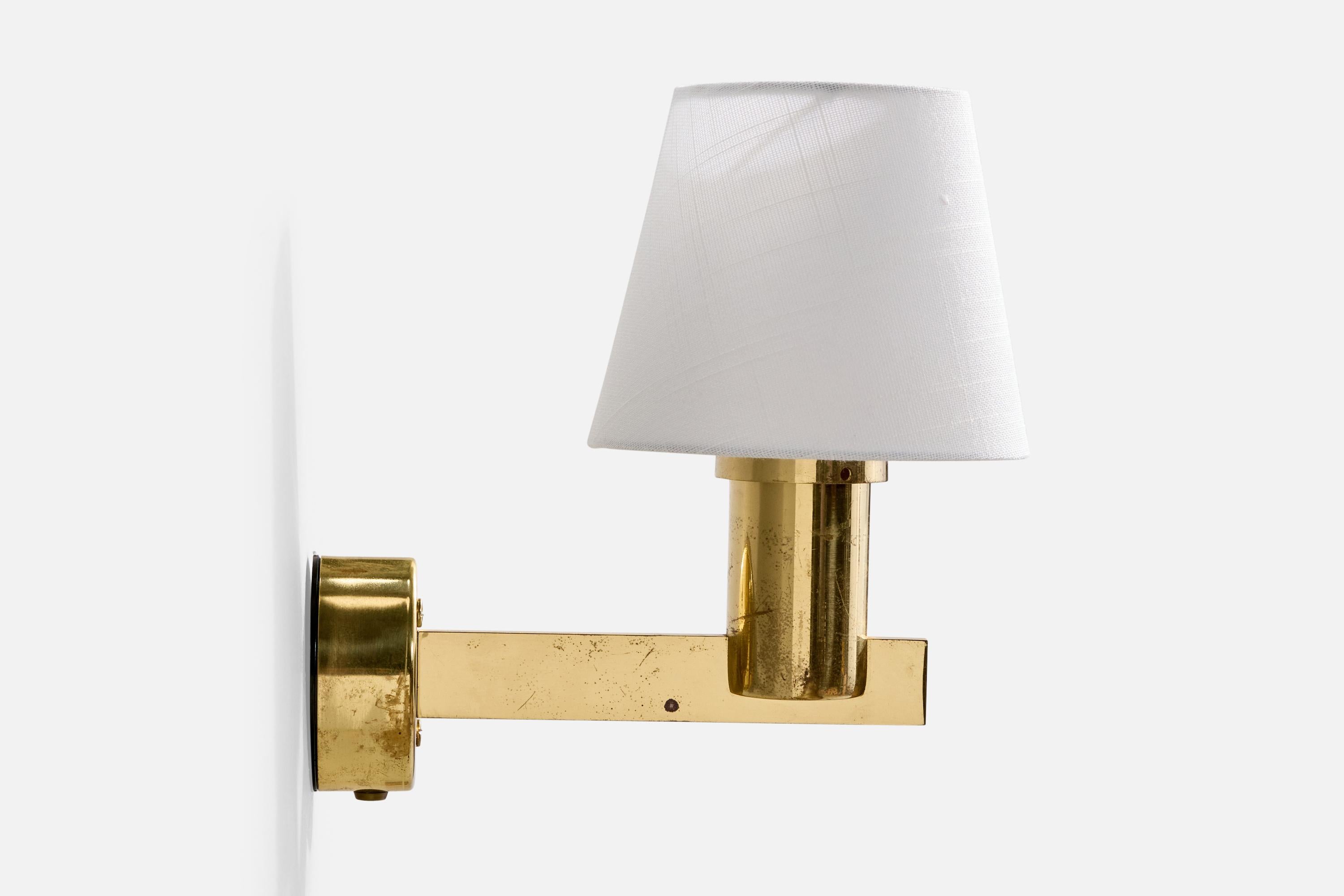 Hans-Agne Jakobsson, Wall Lights, Brass, Fabric, Sweden, 1960s Bon état - En vente à High Point, NC