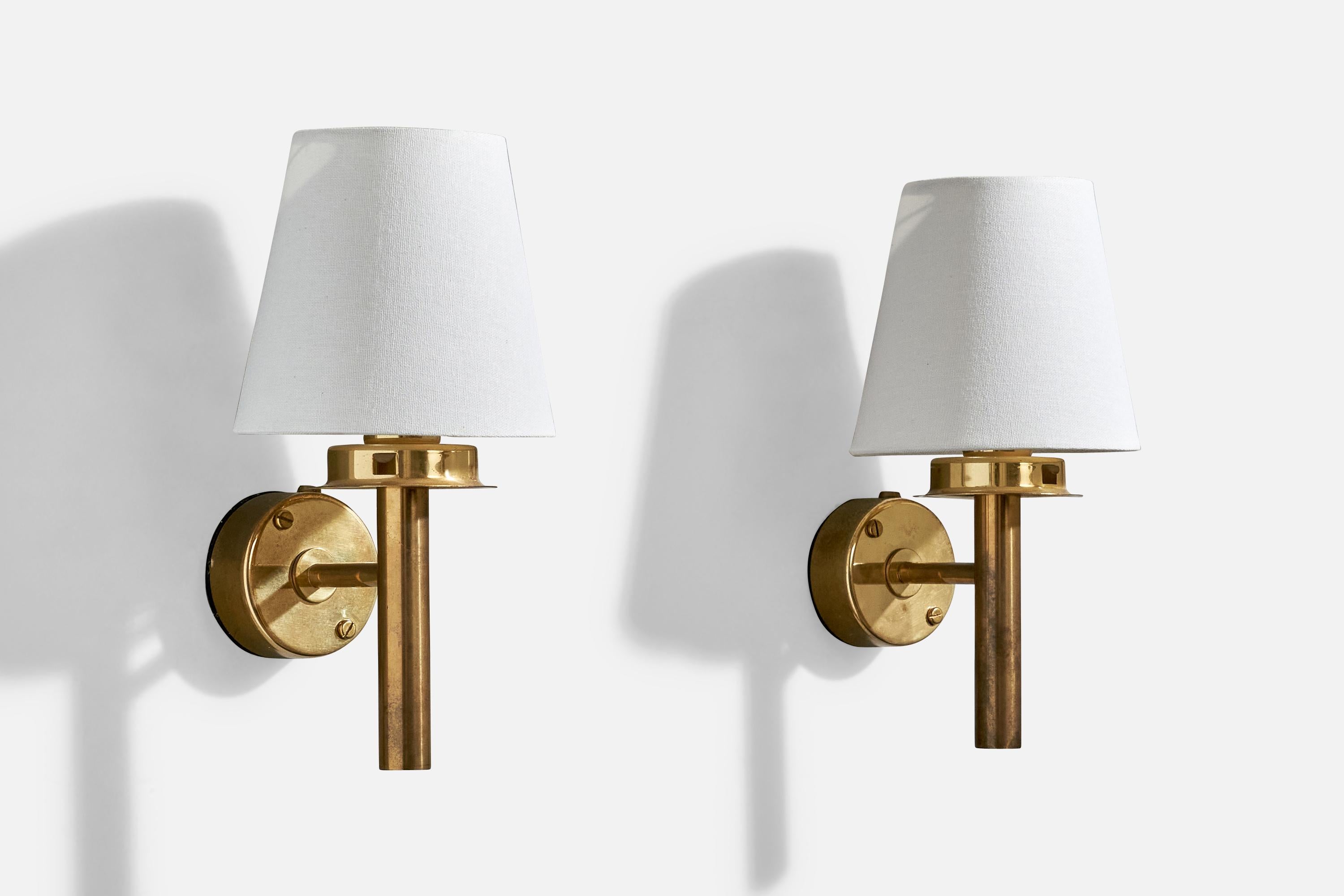 A pair of brass and white fabric wall lights designed and produced by Hans-Agne Jakobsson, Sweden, c. 1970s.

Overall Dimensions (Inches): 12” H x 6” W x 7“ D

Back Plate Dimensions (Inches): 3.25” H x 3.25” W x 1.25” D

Bulb Specifications: