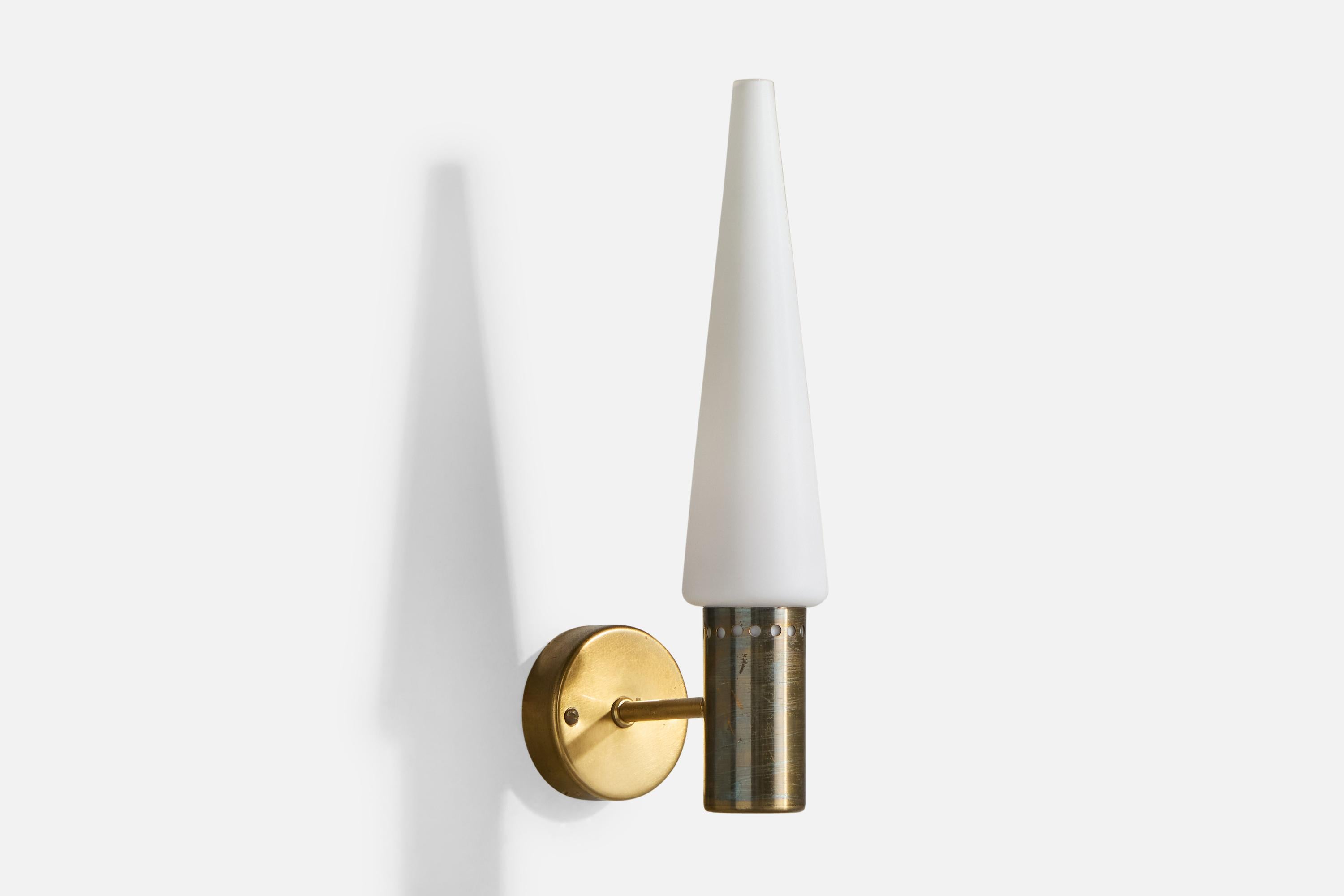 Hans-Agne Jakobsson, Apliques de pared, Latón, Cristal, Suecia, Años 1960 Sueco en venta