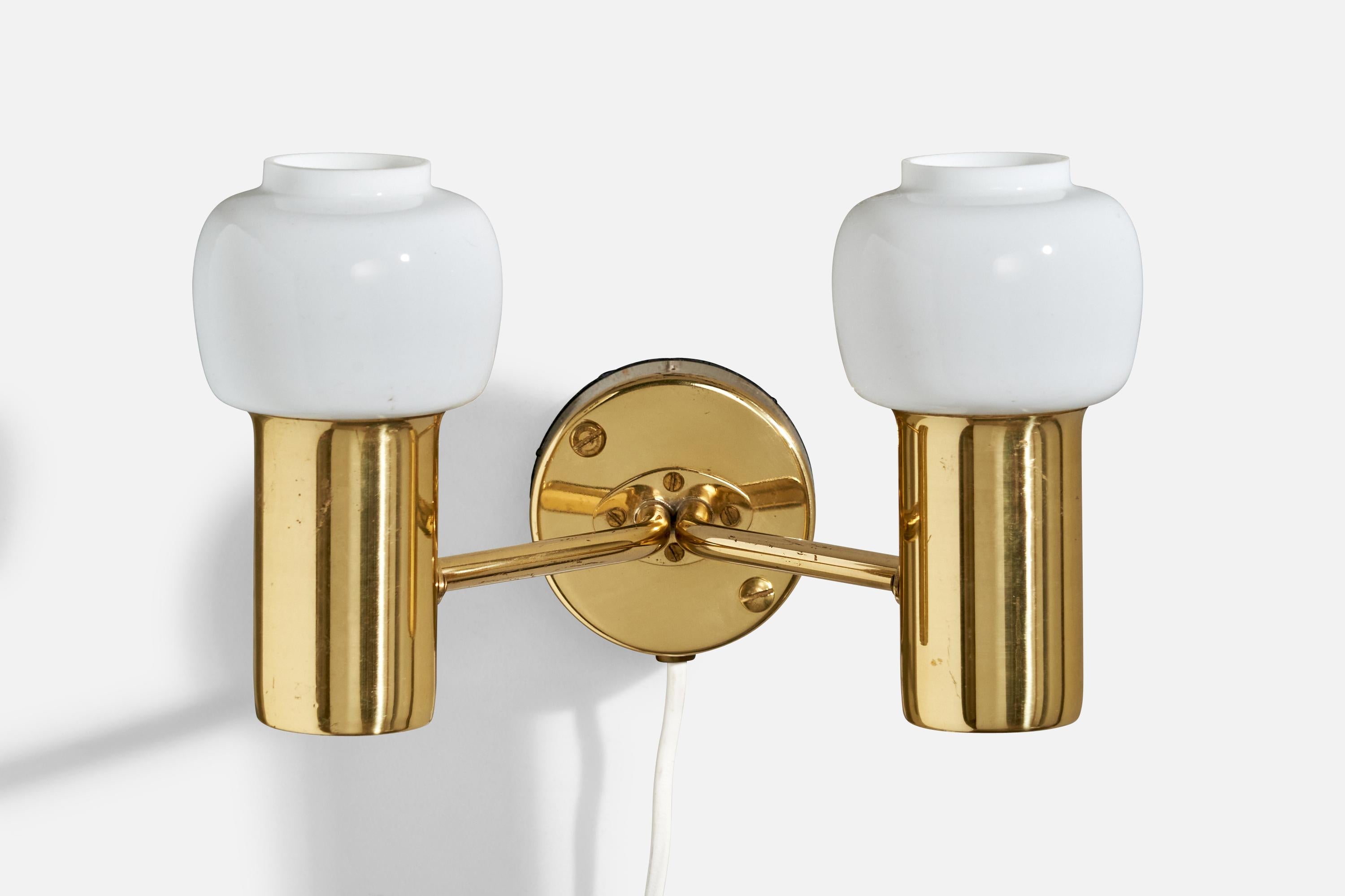 Hans-Agne Jakobsson, Wall Lights, Brass, Glass, Sweden, 1970s In Good Condition For Sale In High Point, NC