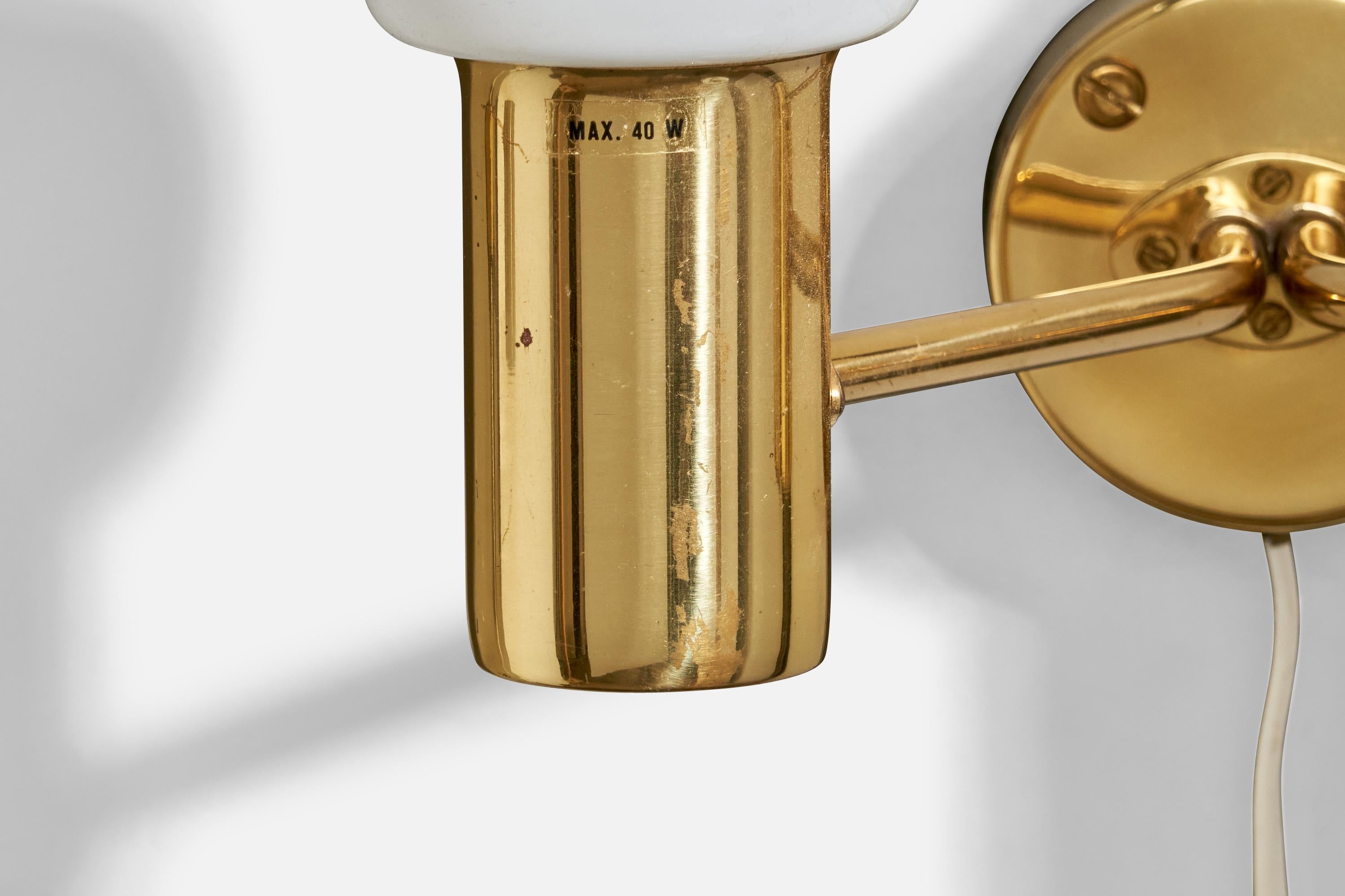 Hans-Agne Jakobsson, Wall Lights, Brass, Glass, Sweden, 1970s For Sale 3