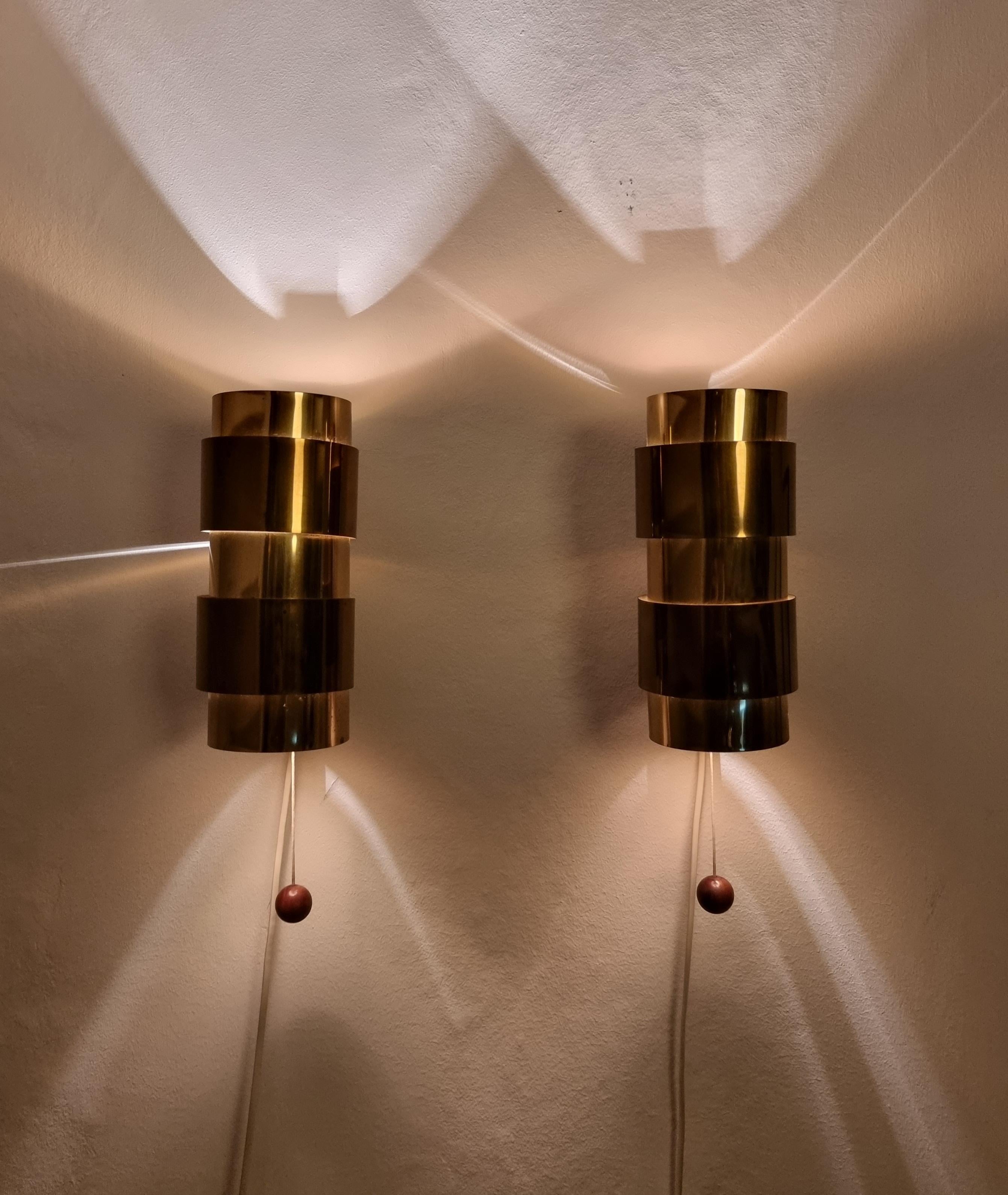 A pair of brass and teak sconces, V-155 model, designed by Hans Agne Jakobsson for Markaryd, Sweden, 1960s. 

Attached to wall with wooden plugs. All parts are original. Smaller signs of age and wear. 

 