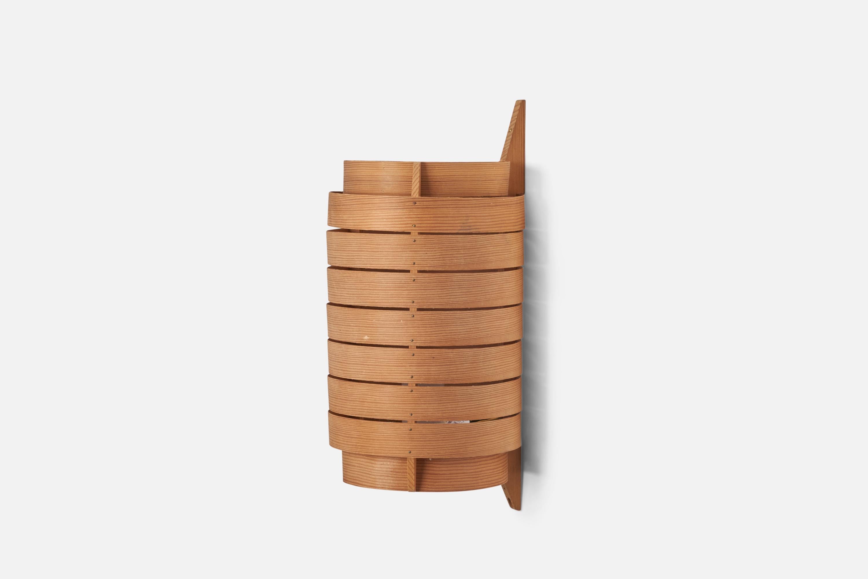 Hans-Agne Jakobsson, Wall Lights, Pine, Moulded Pine Veneer, Sweden, 1960s In Good Condition For Sale In High Point, NC