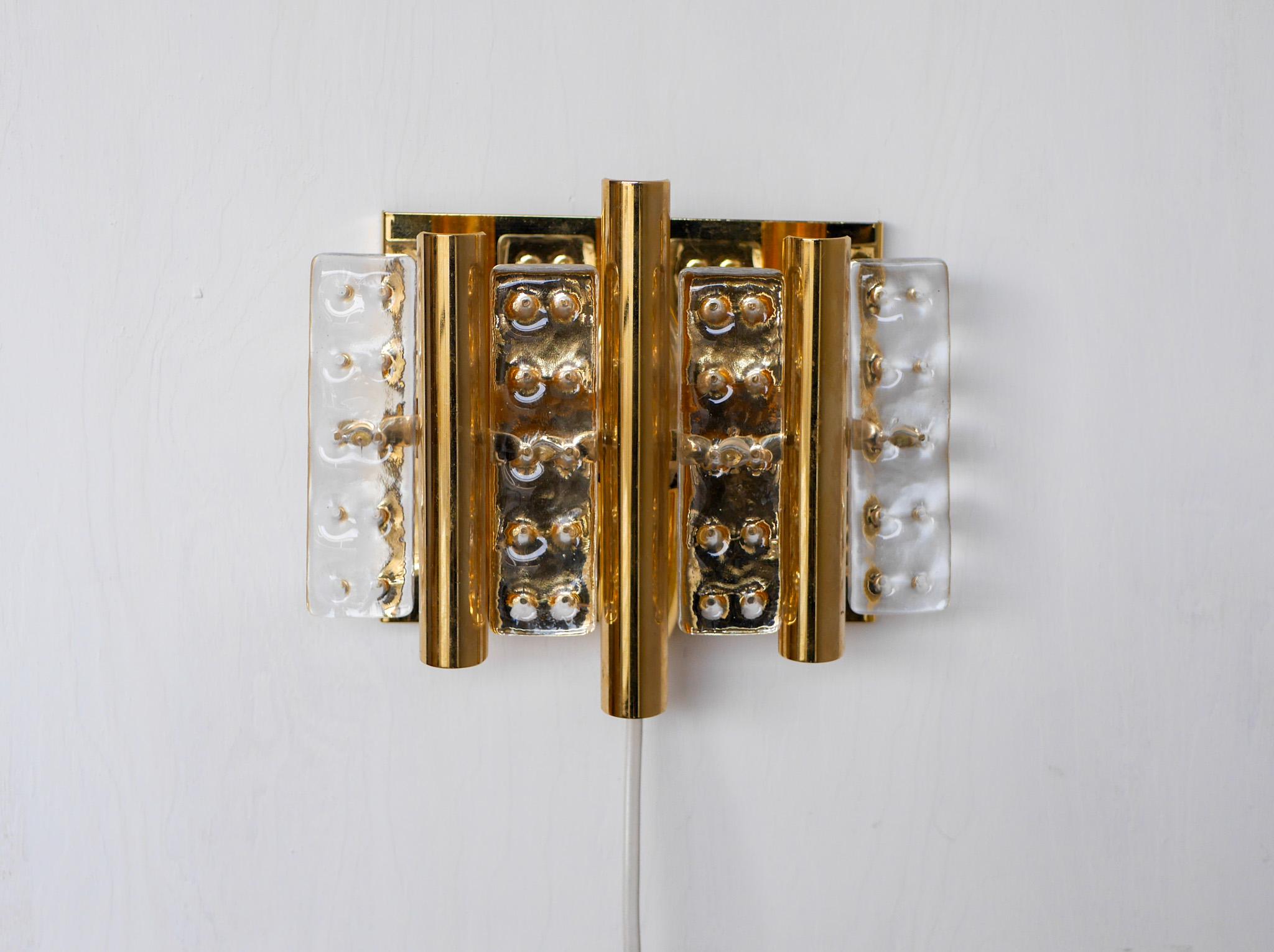 Hans-Agne Jakobsson wall mounted sconce, a fantastic glass and brass lamp For Sale 3