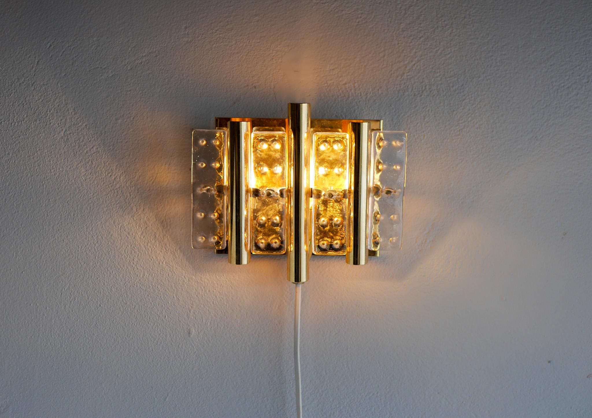 Hans-Agne Jakobsson wall mounted sconce, a fantastic glass and brass lamp For Sale 5