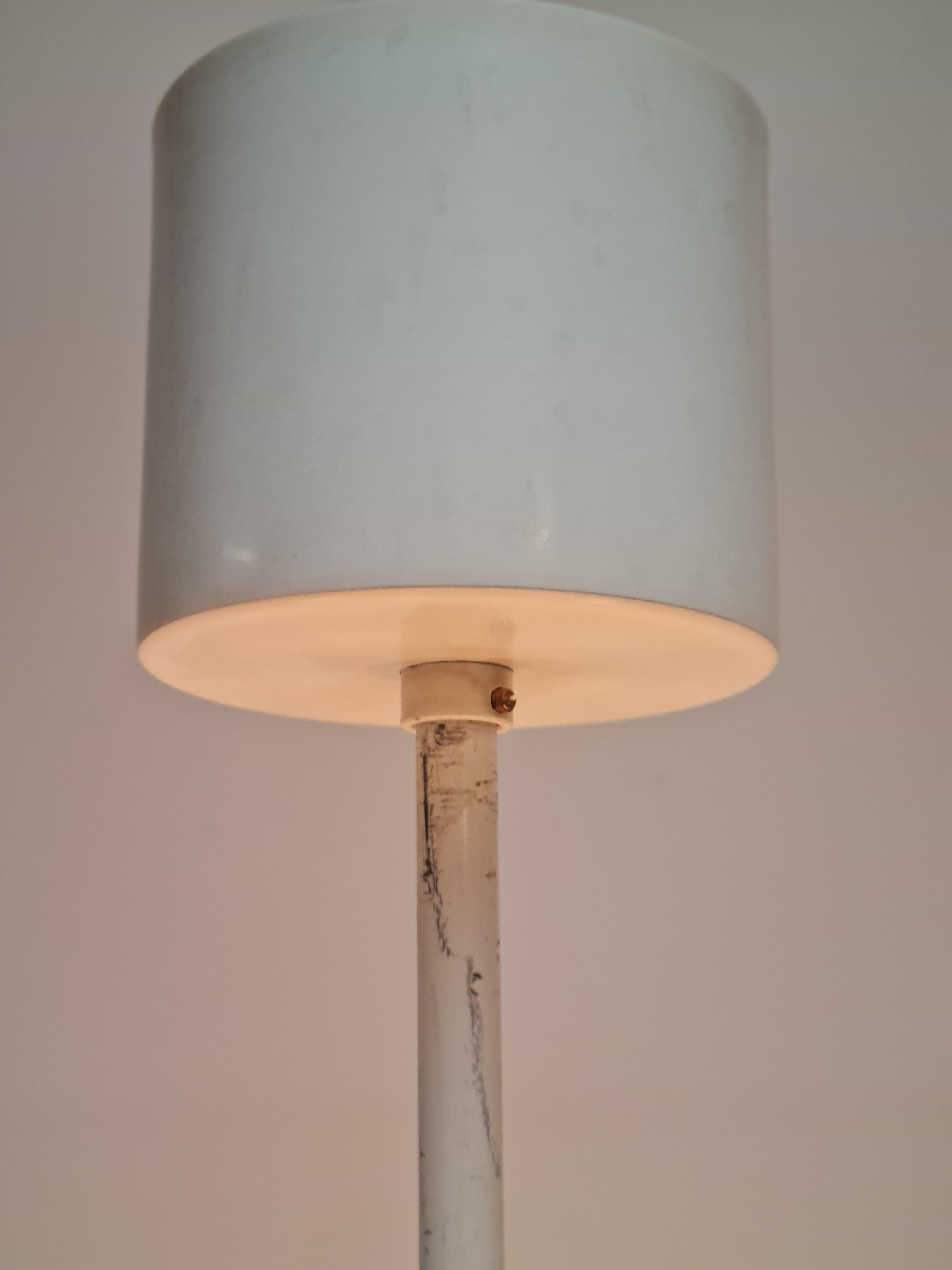Hans-Agne Jakobsson Lampadario bianco e opalino Model T 527-20 per Markaryd 1960s in vendita 1