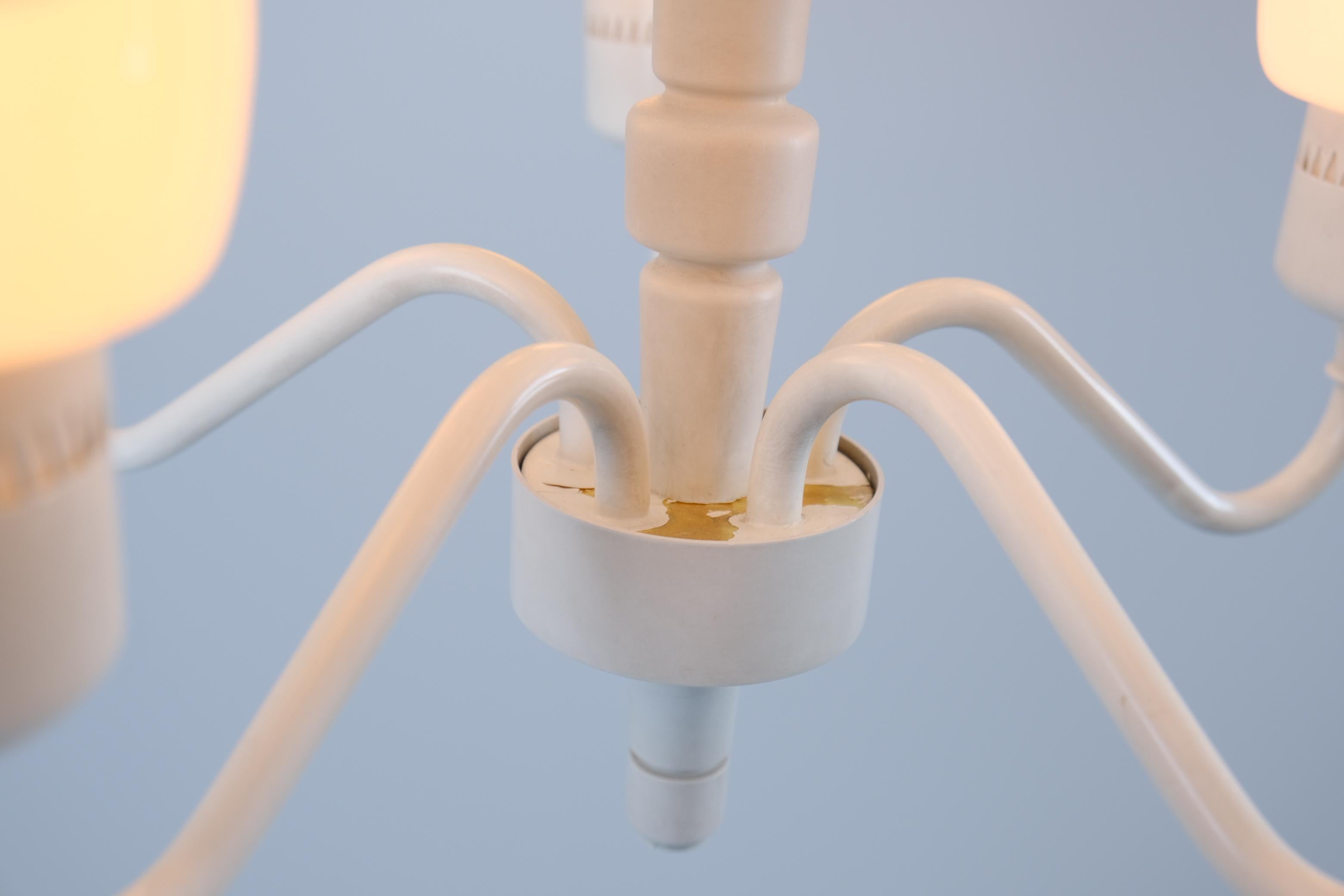 Hans-Agne Jakobsson Lampadario bianco e opalino Model T 527-20 per Markaryd 1960s in vendita 2