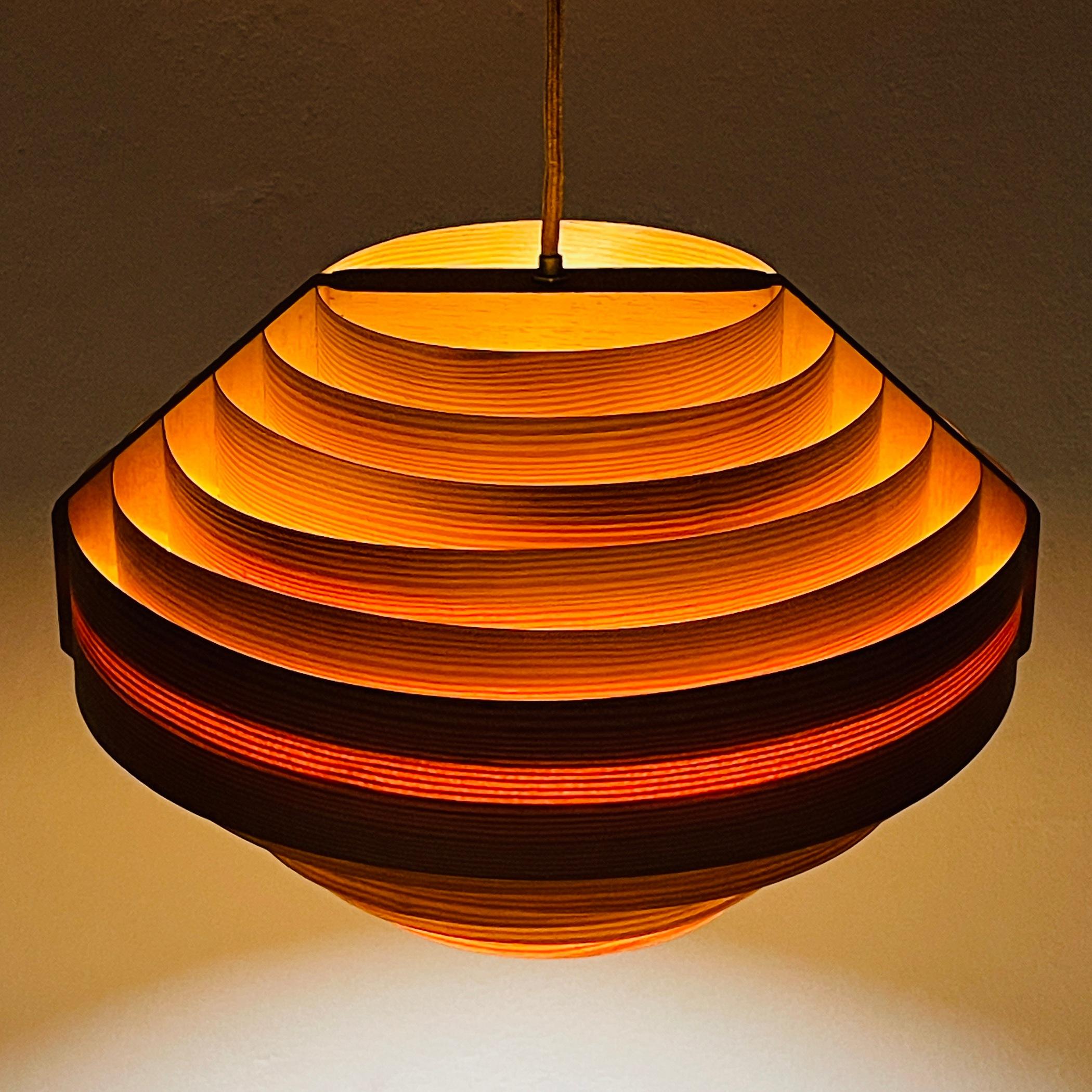 Hans-Agne Jakobsson Wooden Pendant Lamp for AB Ellysett Sweden 1960s  In Good Condition In Miklavž Pri Taboru, SI