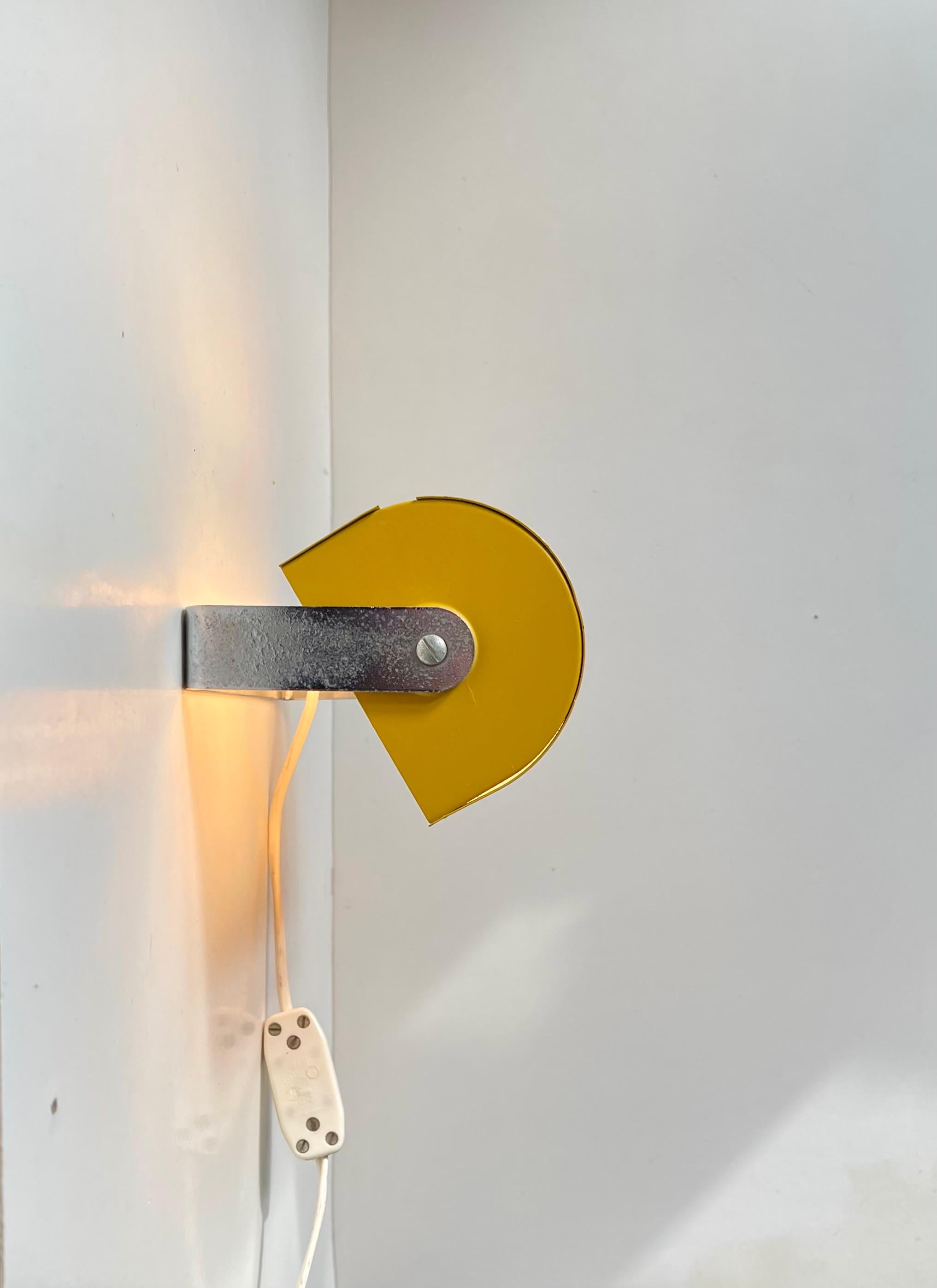 Ère spatiale Lampe murale jaune de l'ère spatiale Hans Agne Jakobsson, 1970 en vente