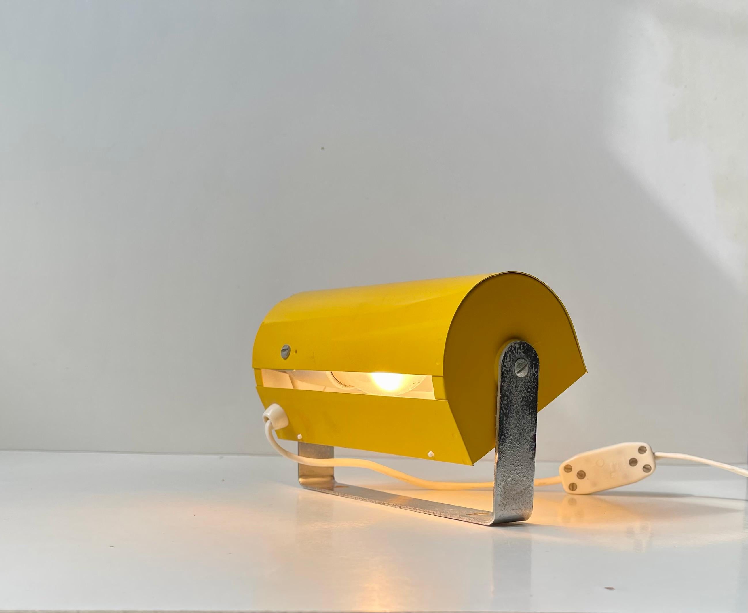 Suédois Lampe murale jaune de l'ère spatiale Hans Agne Jakobsson, 1970 en vente