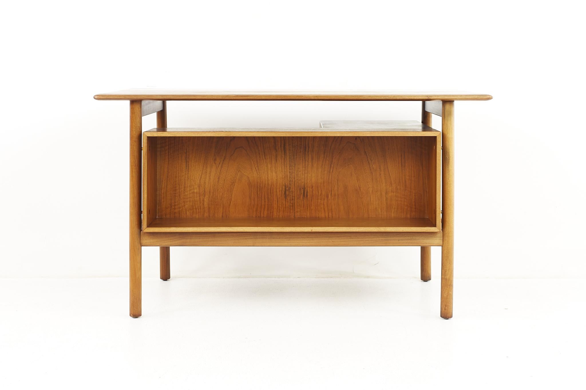 Late 20th Century Hans Andersen Mid Century Danish Rosewood Desk For Sale