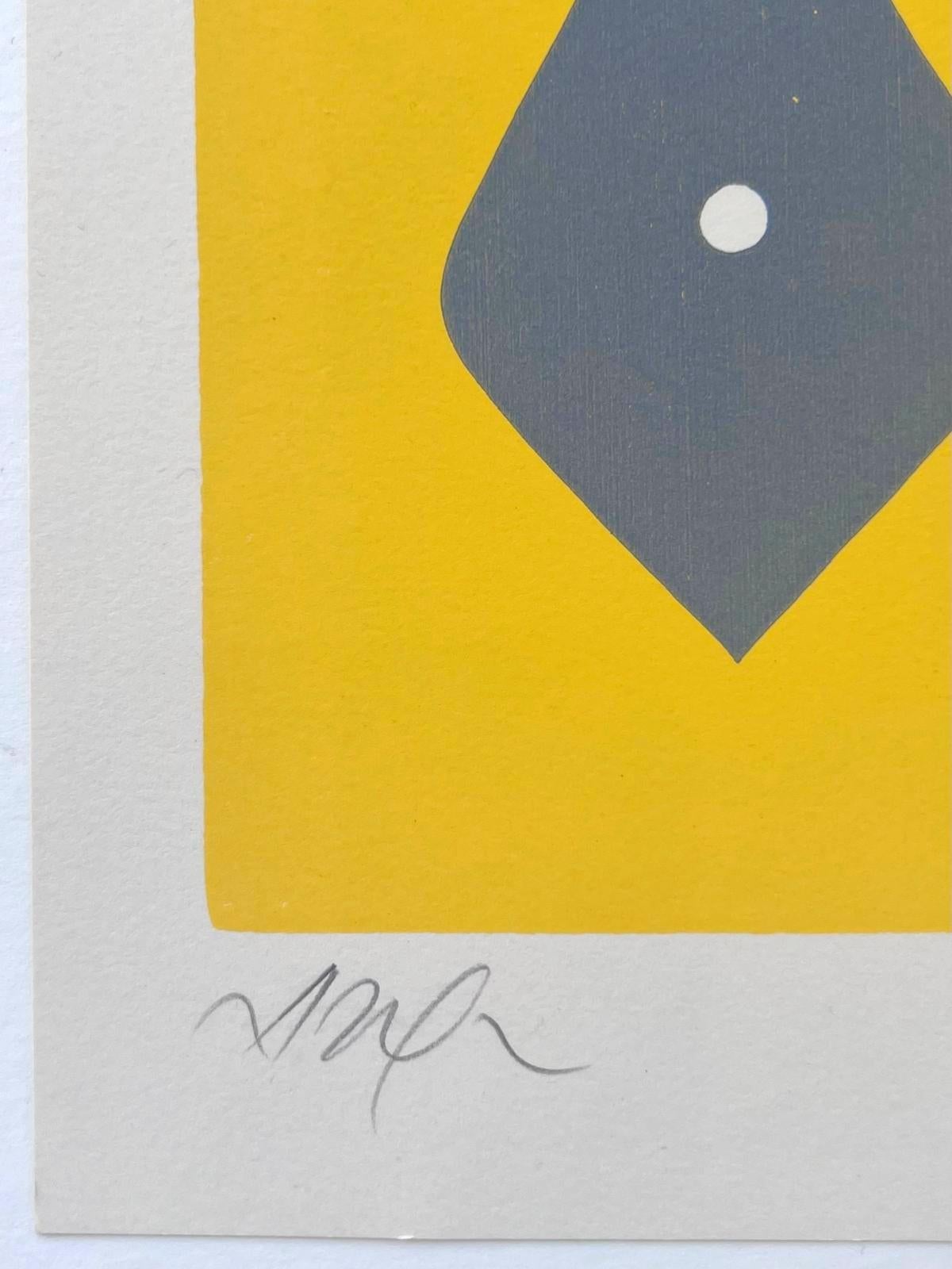 Dos figuras sobre fondo amarillo - Abstract Print Amarillo de Hans Arp