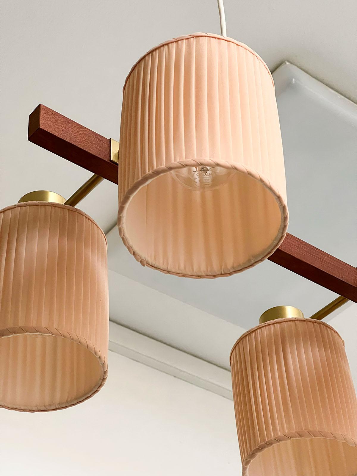 Rare 6-arm brass and teak ceiling lamp, model SP11/6, designed by Hans Bergström and produced by Ateljé Lyktan in Sweden, 1950s.

The lamp consists of a teak frame with three brass arms, each holding two light sources. The lamp shades are made of