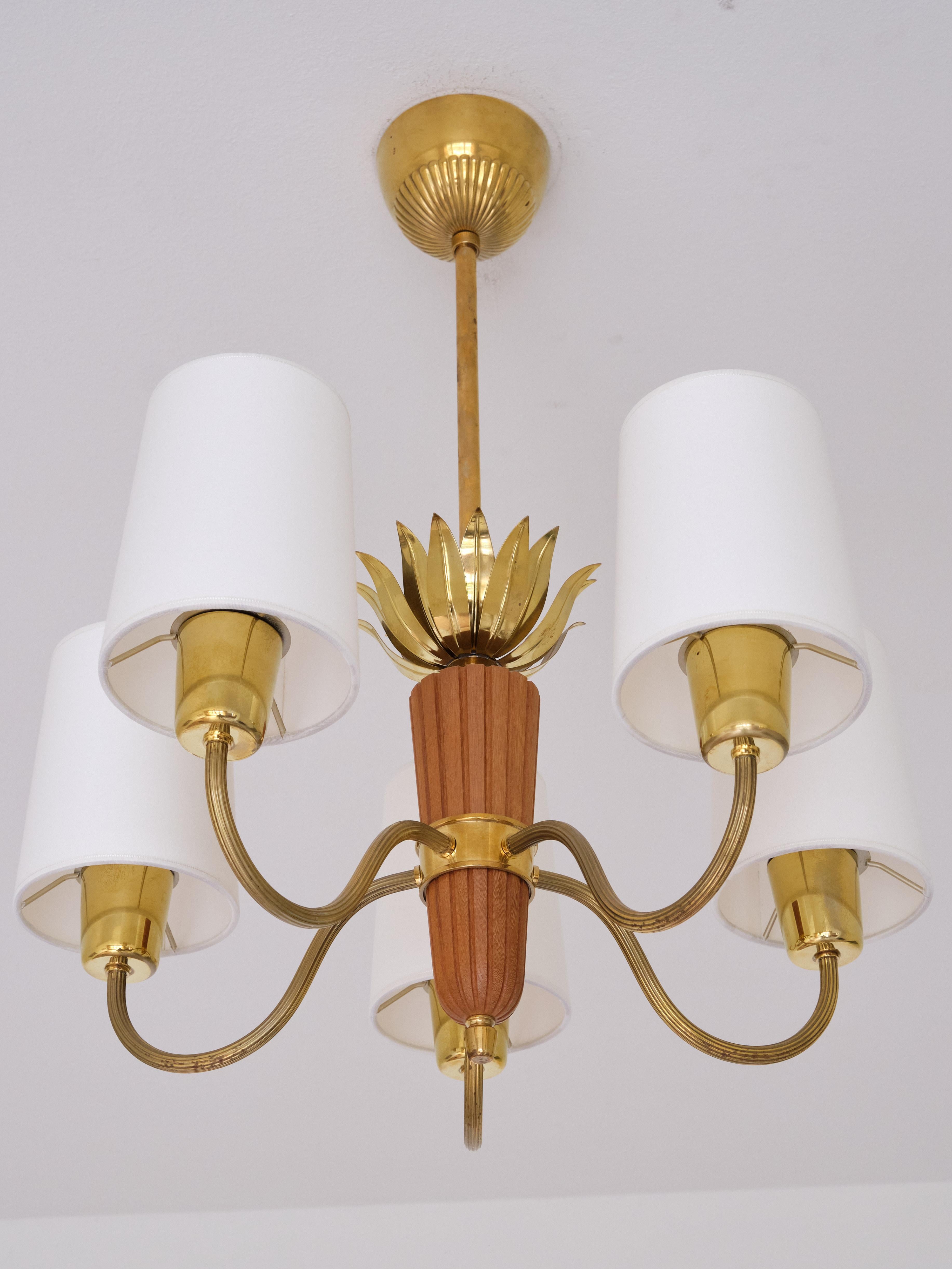 Mid-20th Century Hans Bergström Attributed Five Arm Chandelier, Brass and Oak, ASEA Sweden, 1950s For Sale