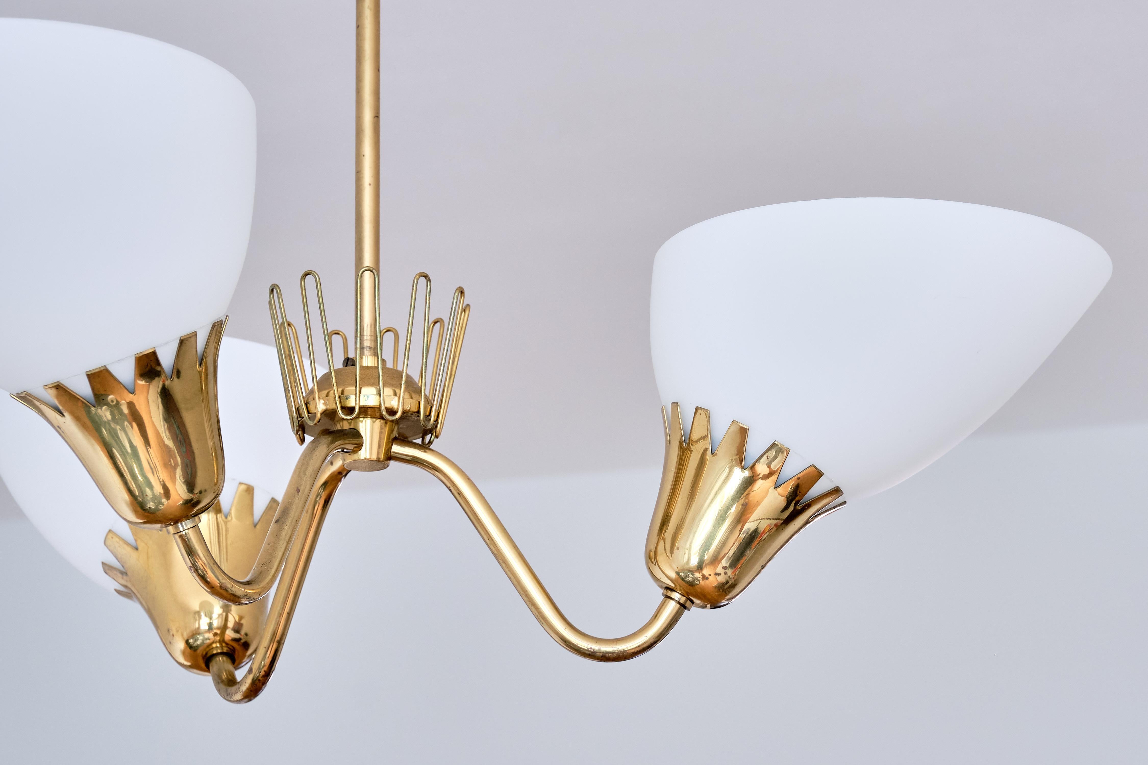 Hans Bergström Attributed Three Arm Chandelier in Brass, ASEA, Sweden, 1950s In Good Condition In The Hague, NL