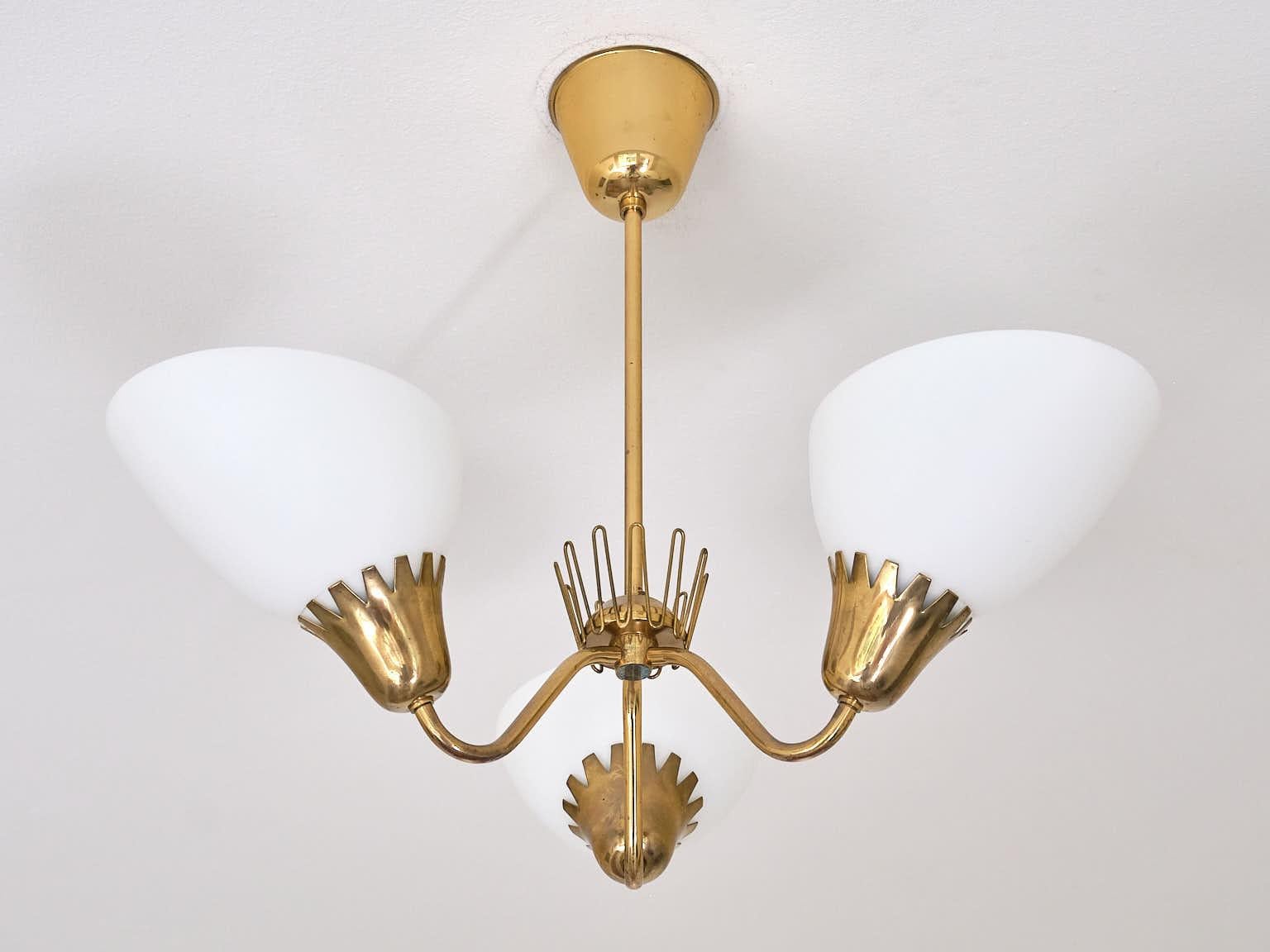 Hans Bergström Attributed Three Arm Chandelier in Brass, ASEA, Sweden, 1950s In Good Condition For Sale In The Hague, NL
