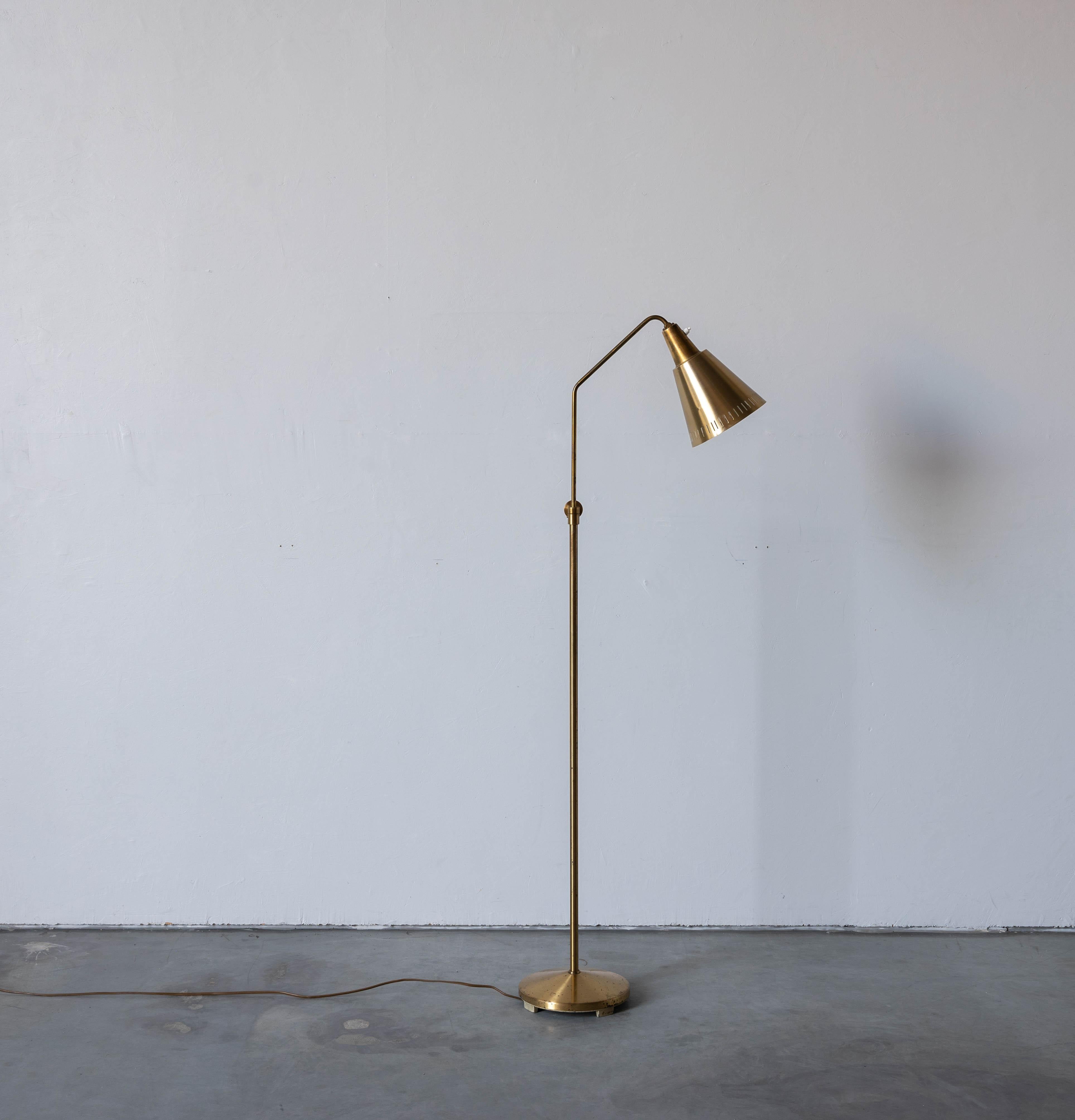 Hans Bergström Attribution, Adjustable Floor Lamp, Brass, ASEA, Sweden, 1950s In Good Condition In High Point, NC