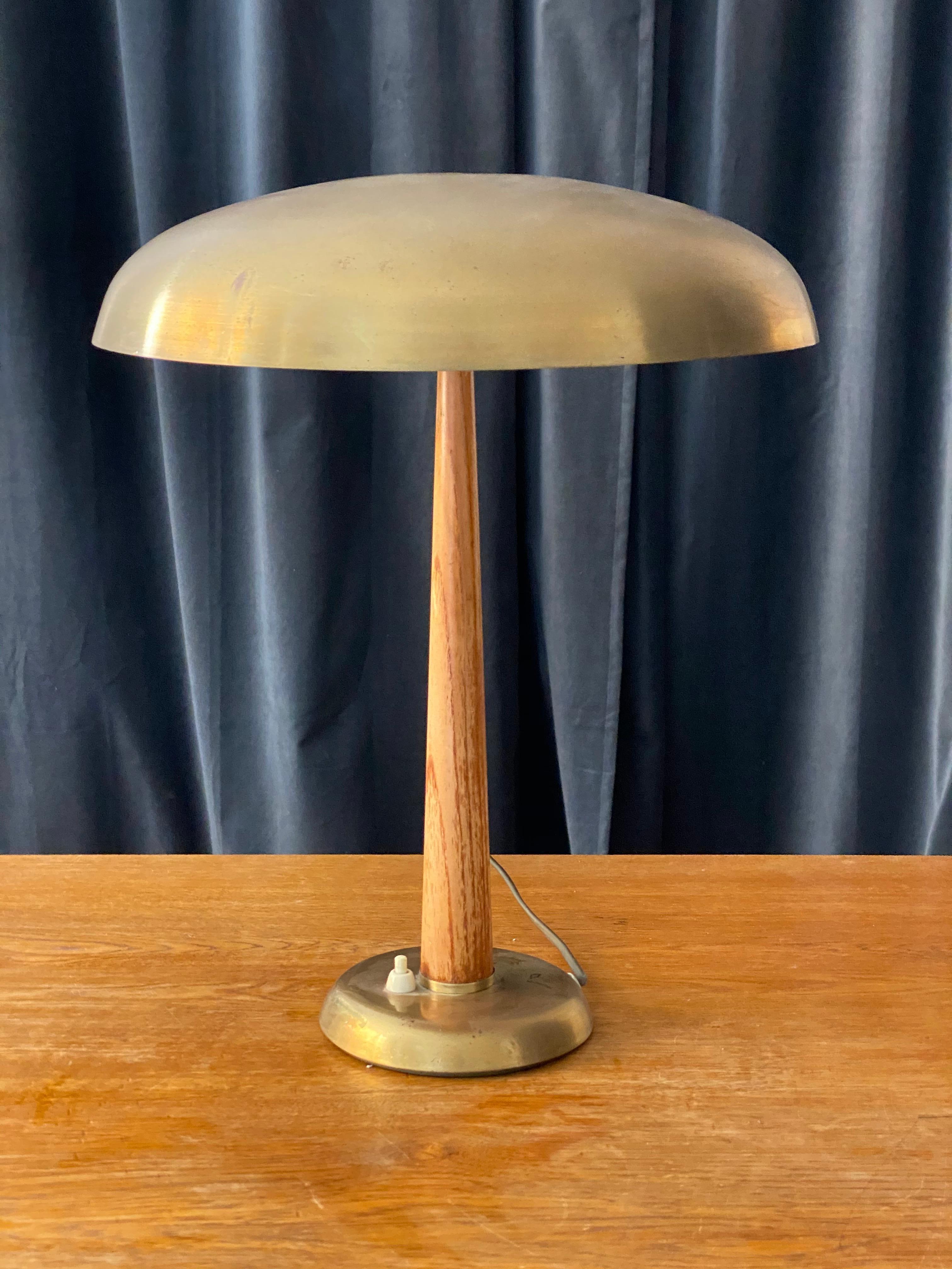 Scandinavian Modern Hans Bergström (Attribution) Functionalist table lamp brass & oak, Sweden 1940s