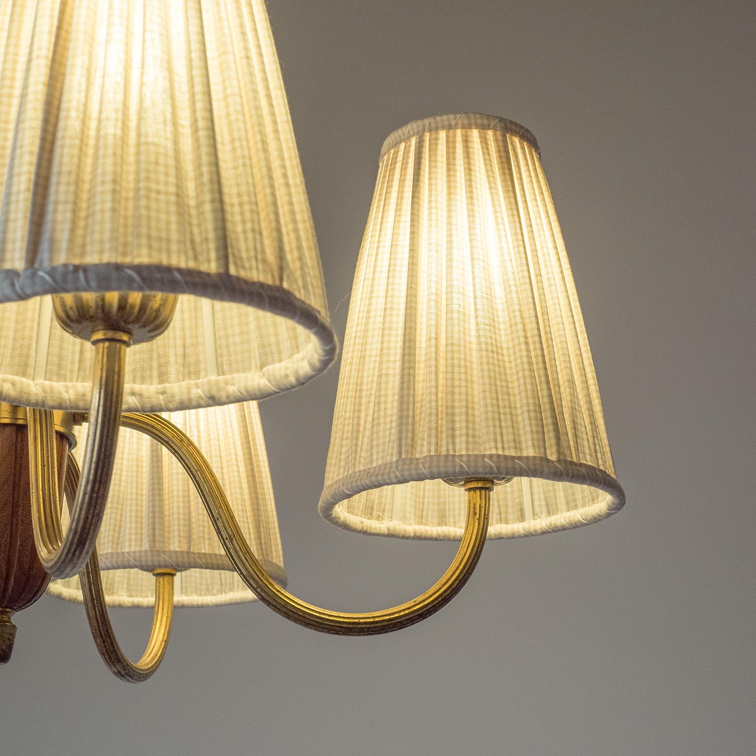 Lámpara de latón y madera Hans Bergström, circa 1950 en venta 2