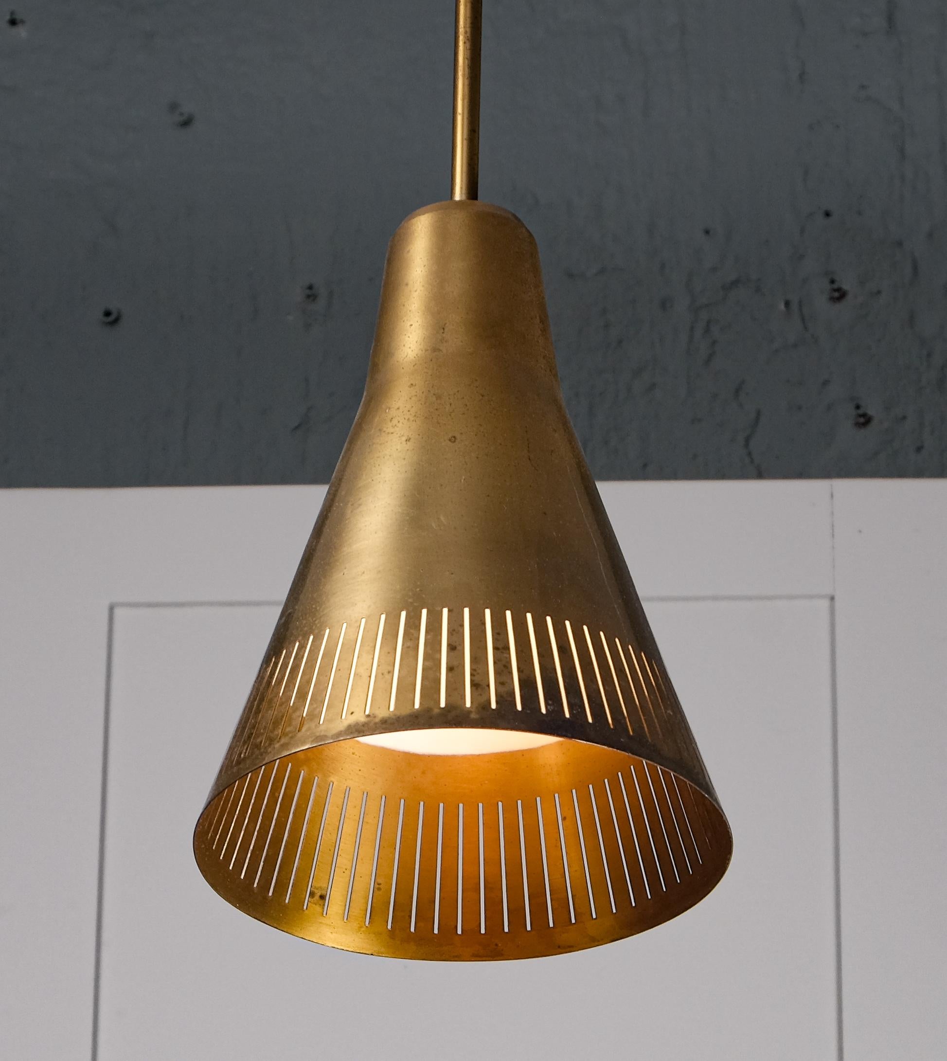 Produced by ASEA,, Sweden, 1950s.
Rewired. Height is adjustable. Perforated brass.