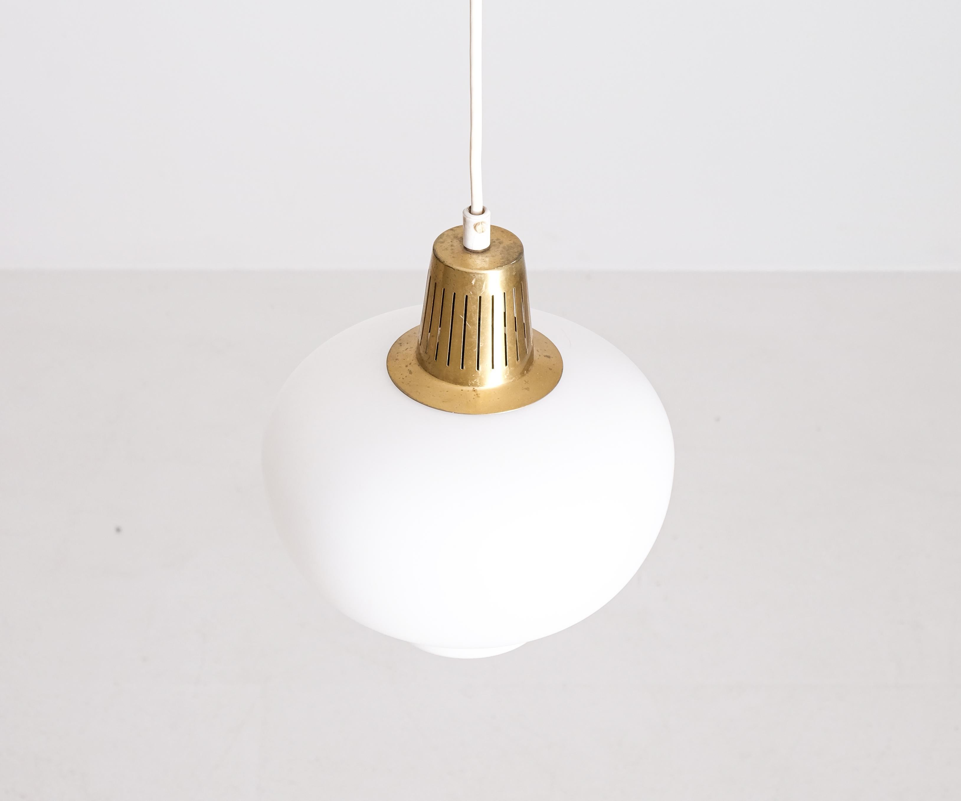 Hans Bergström Brass & Glass Ceiling Lamp, 1950s In Good Condition For Sale In Stockholm, SE