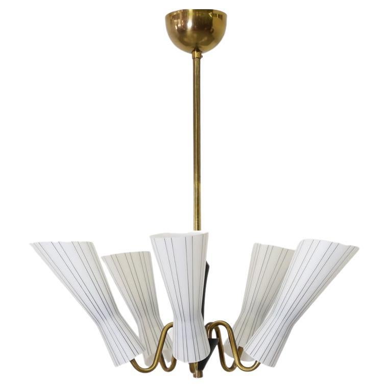 Hans Bergstrom Delicato lampadario in vetro scanalato e ottone influenzato da Gio Ponti in vendita