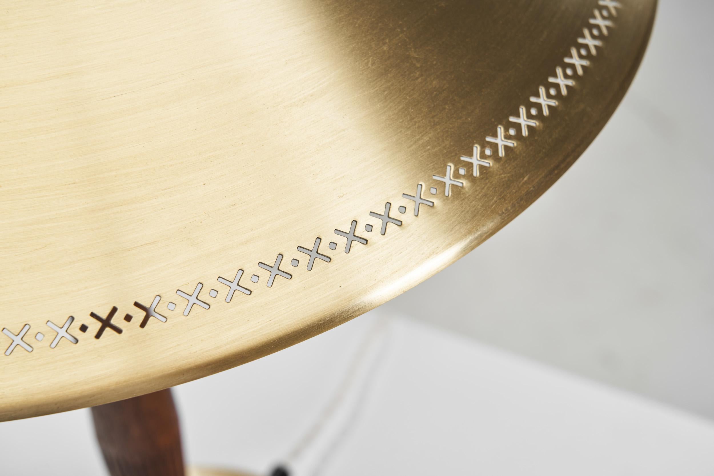 Lampe de table en orme et laiton Hans Bergström pour ASEA, Suède, années 1950 en vente 4
