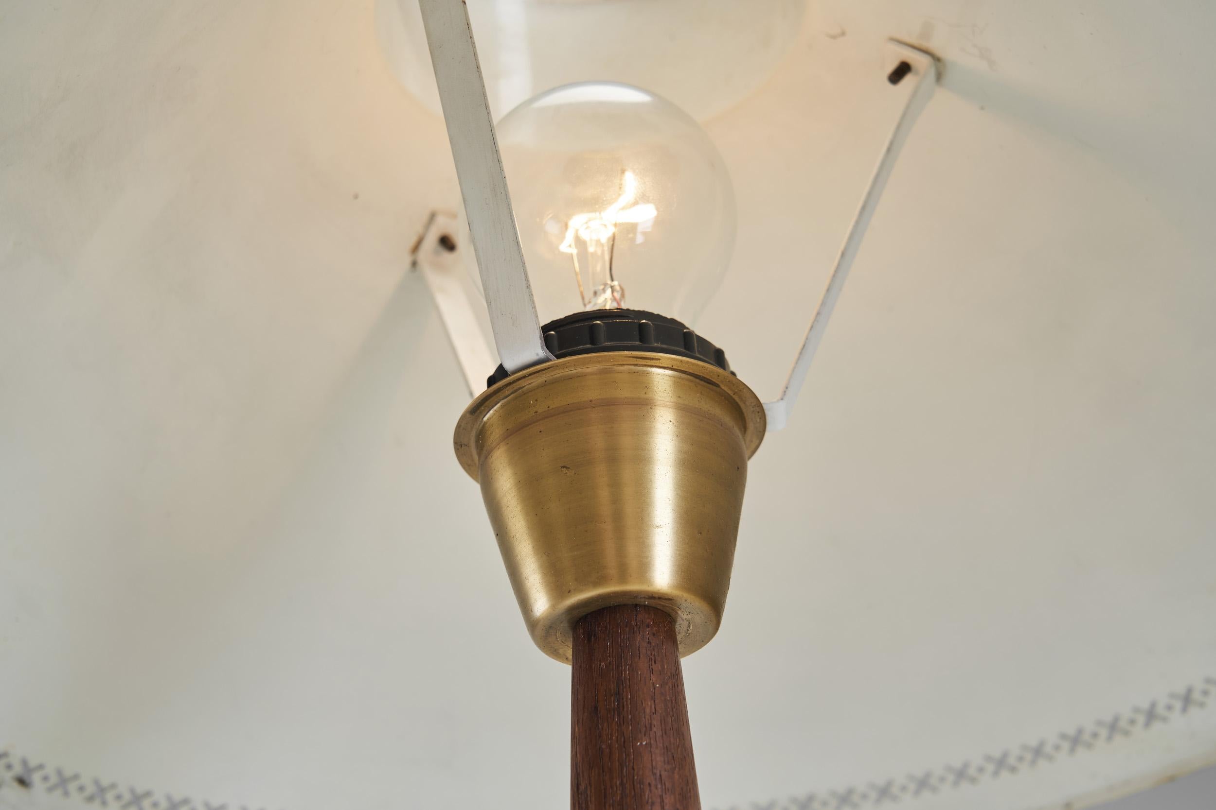 Lampe de table en orme et laiton Hans Bergström pour ASEA, Suède, années 1950 en vente 5