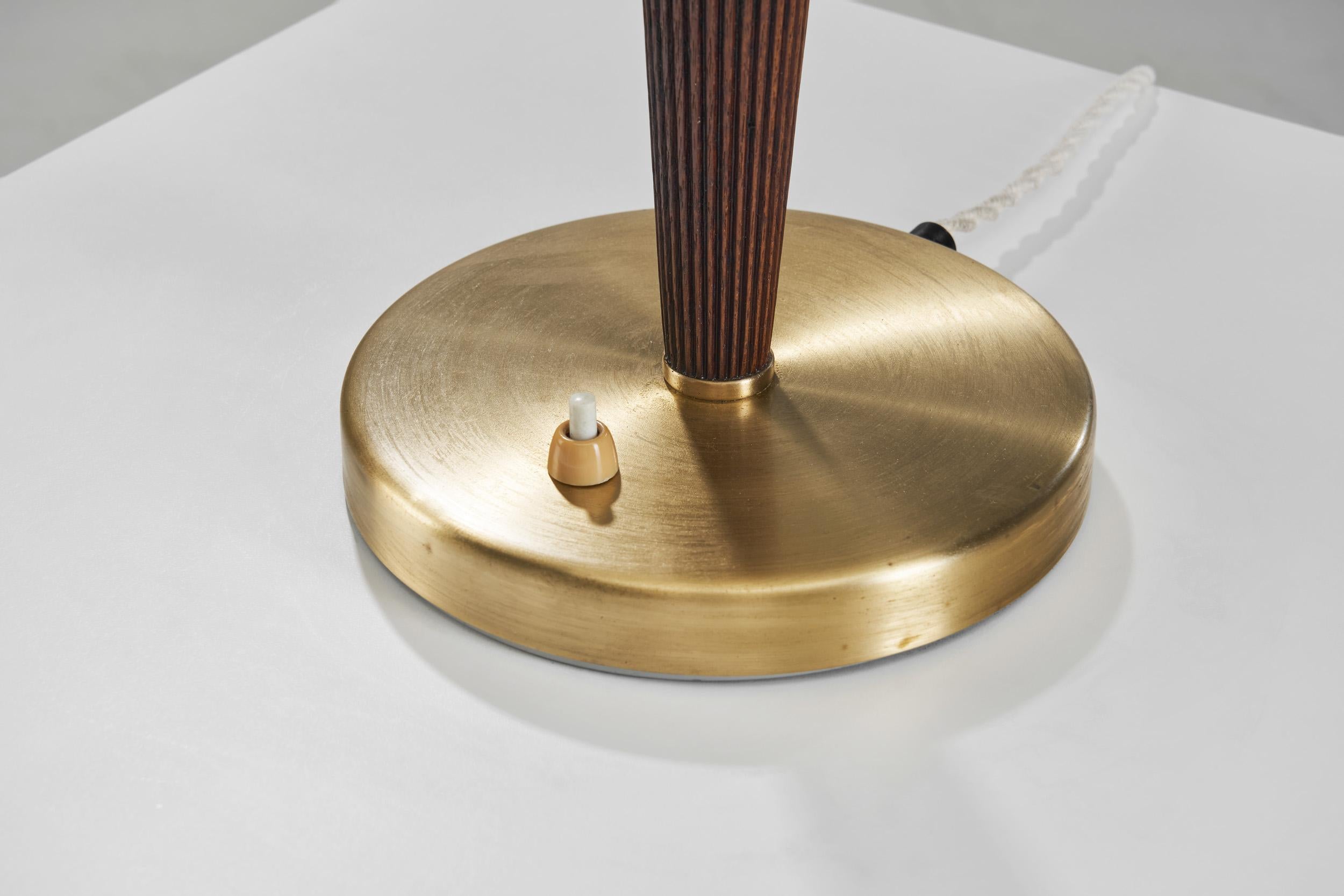 Lampe de table en orme et laiton Hans Bergström pour ASEA, Suède, années 1950 en vente 9