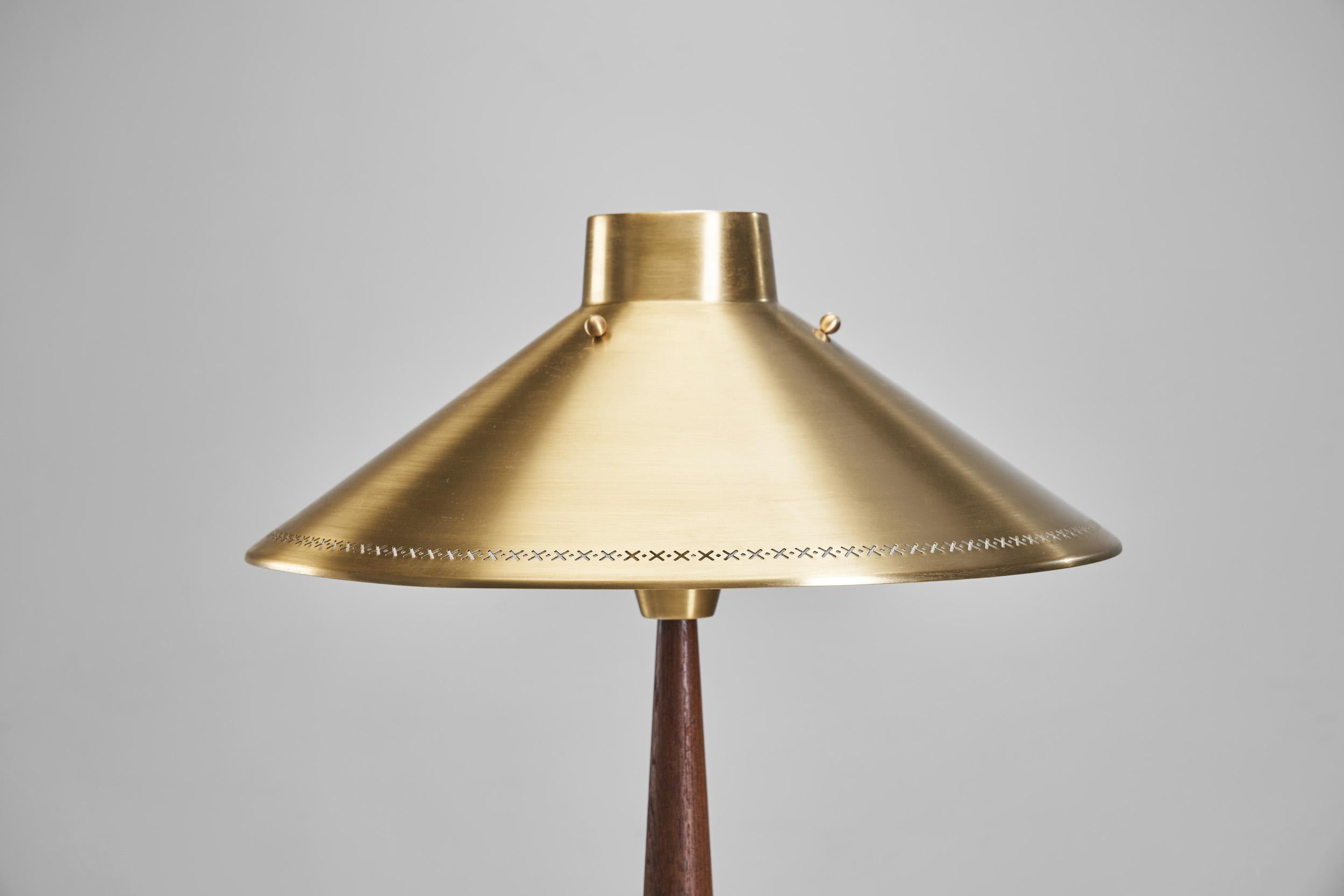 Lampe de table en orme et laiton Hans Bergström pour ASEA, Suède, années 1950 en vente 2