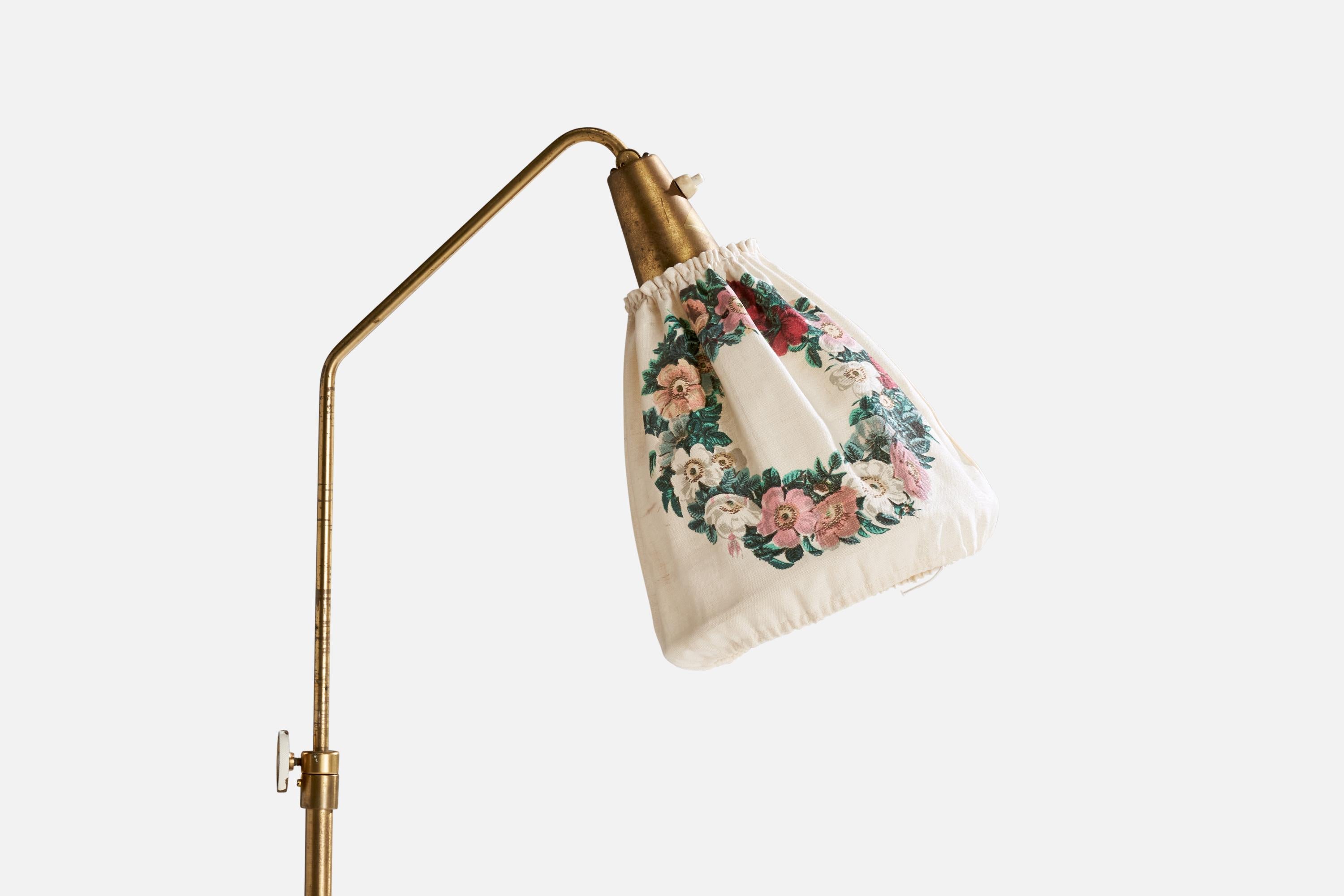 Scandinave moderne Hans Bergström. Lampadaire, laiton, tissu, Suède, années 1940 en vente
